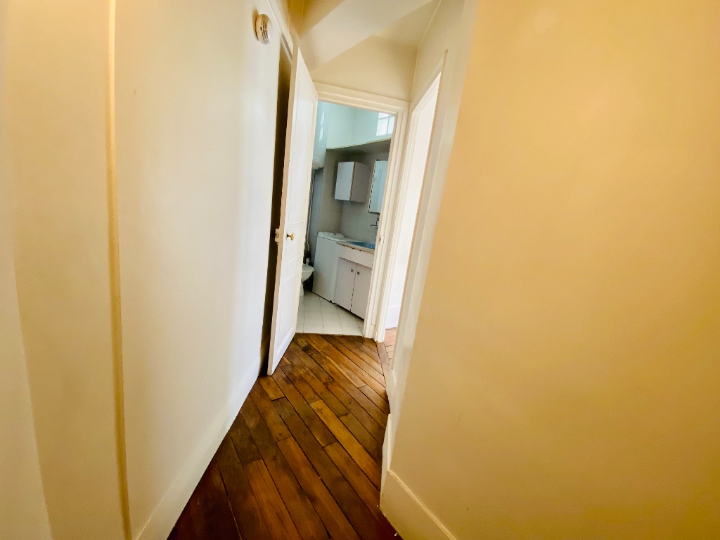 Paris 18th – Château Rouge – 2 Rooms of 33m² 9 Paris 18th – Château Rouge – 2 Rooms of 33m² 9