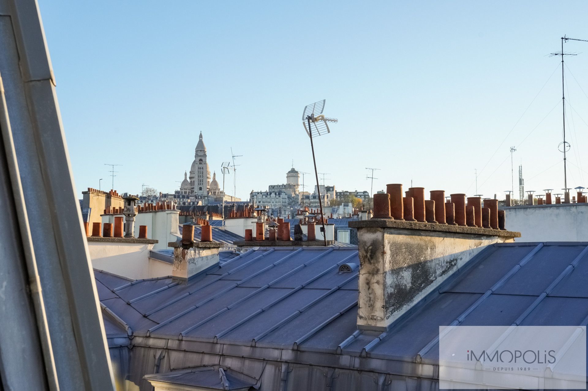 Appartement en dernier étage avec vue Sacrée Coeur. 3