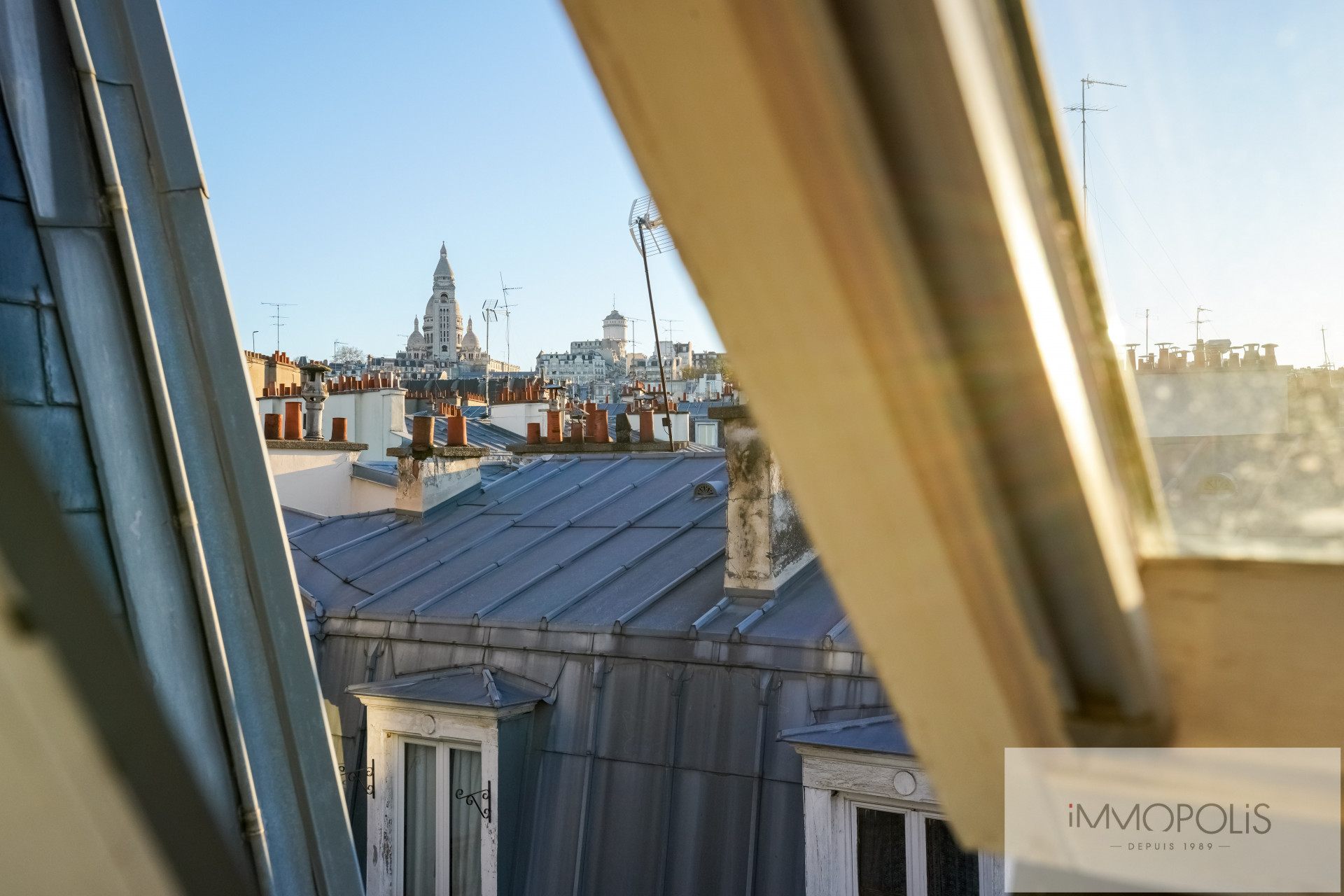 Appartement en dernier étage avec vue Sacrée Coeur. 8