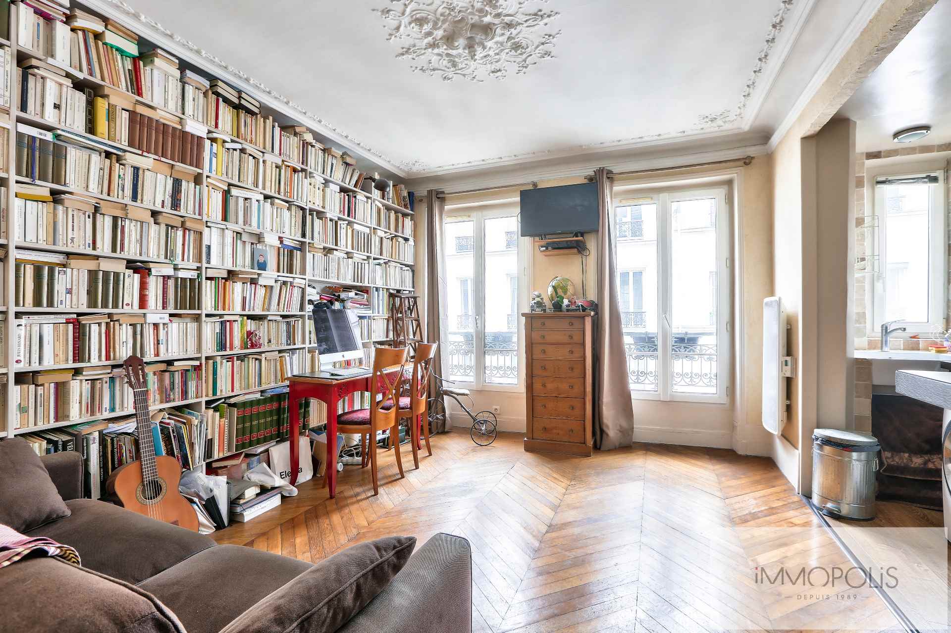 Beautiful 2 rooms at the perfect plane located at the Abbesses in Montmartre! 1