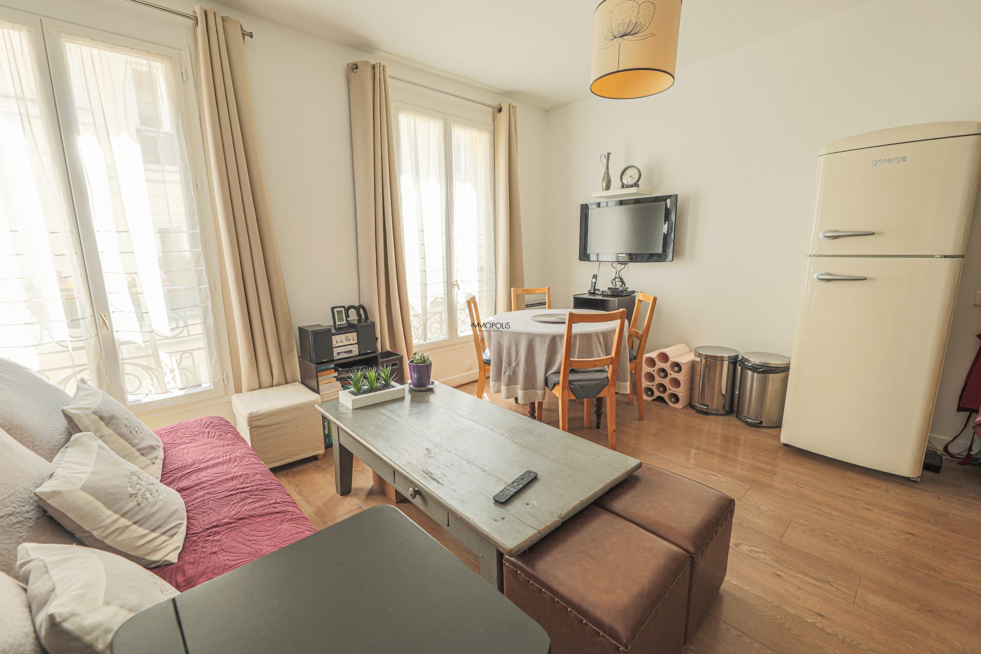 Beau 2 rooms rue Berthe of 30 m2 in good condition with very compact elevator and plan 2