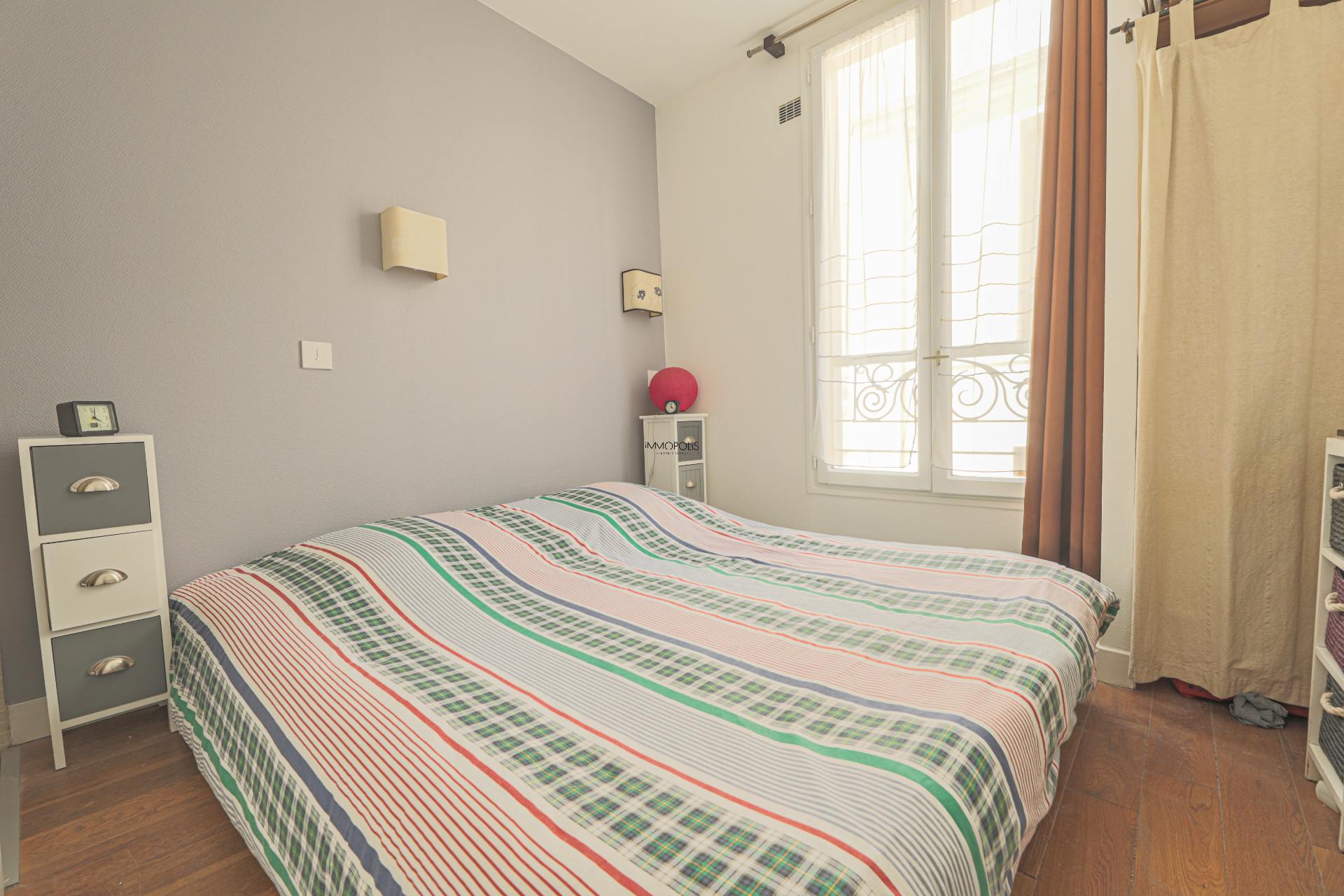 Beau 2 rooms rue Berthe of 30 m2 in good condition with very compact elevator and plan 6