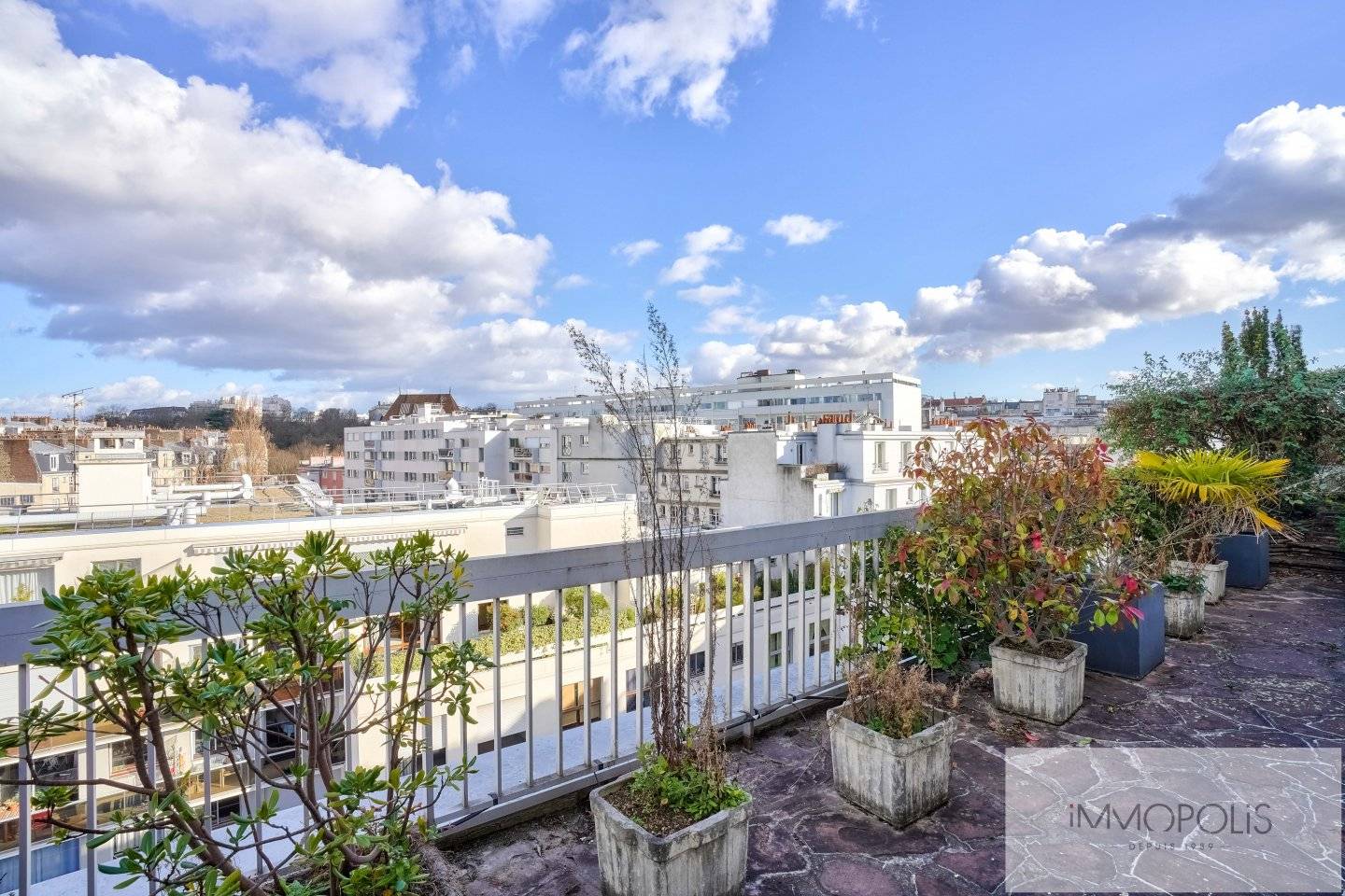 Bel appartement avec vue dégagée et deux terrasses. 2