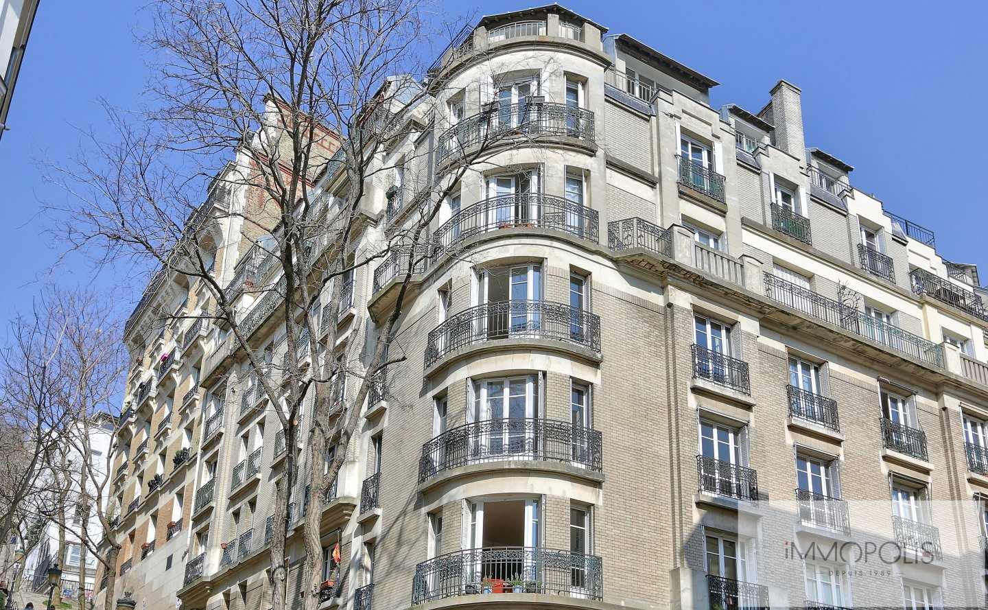 Rue André Barsacq en plein coeur de Montmartre. 17