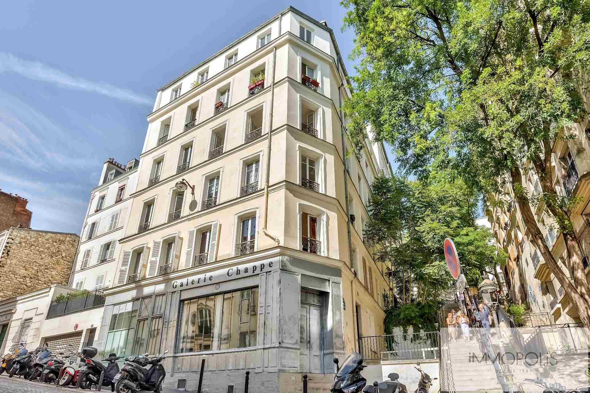 Insonorized / Open workshop – Space of 46 m² approximately well placed in Montmartre! 1