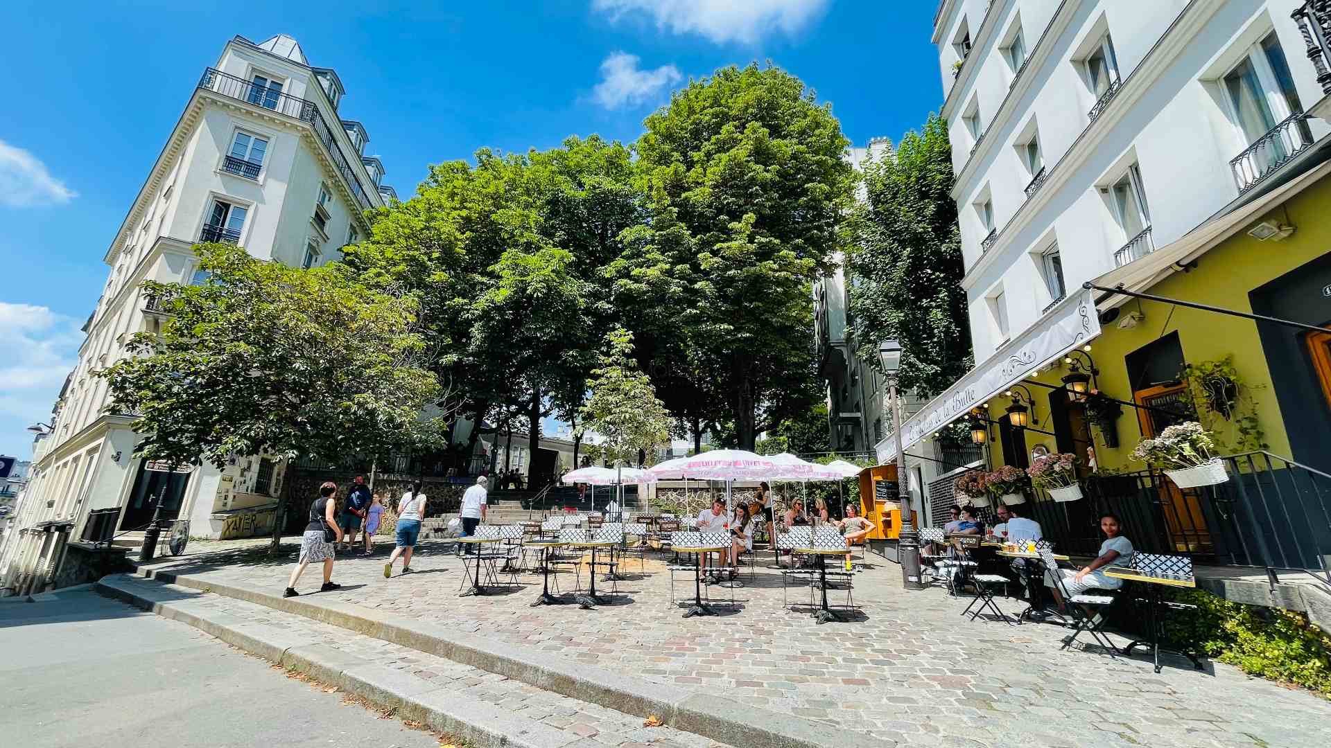 Commercial premises for pure rental in the middle of Montmartre, street with a lot of passage, no recovery or doors! 3