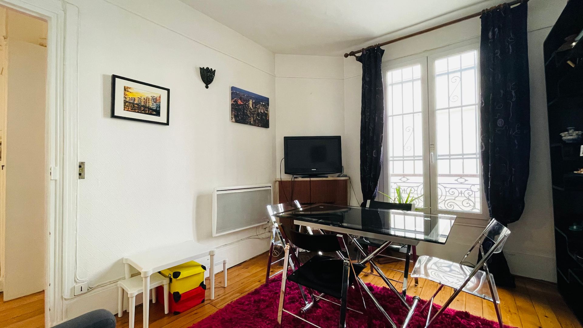Beautiful 2 rooms in the middle of Montmartre, rue Feutrier, 50 meters from the Sacré-Coeur gardens! 1