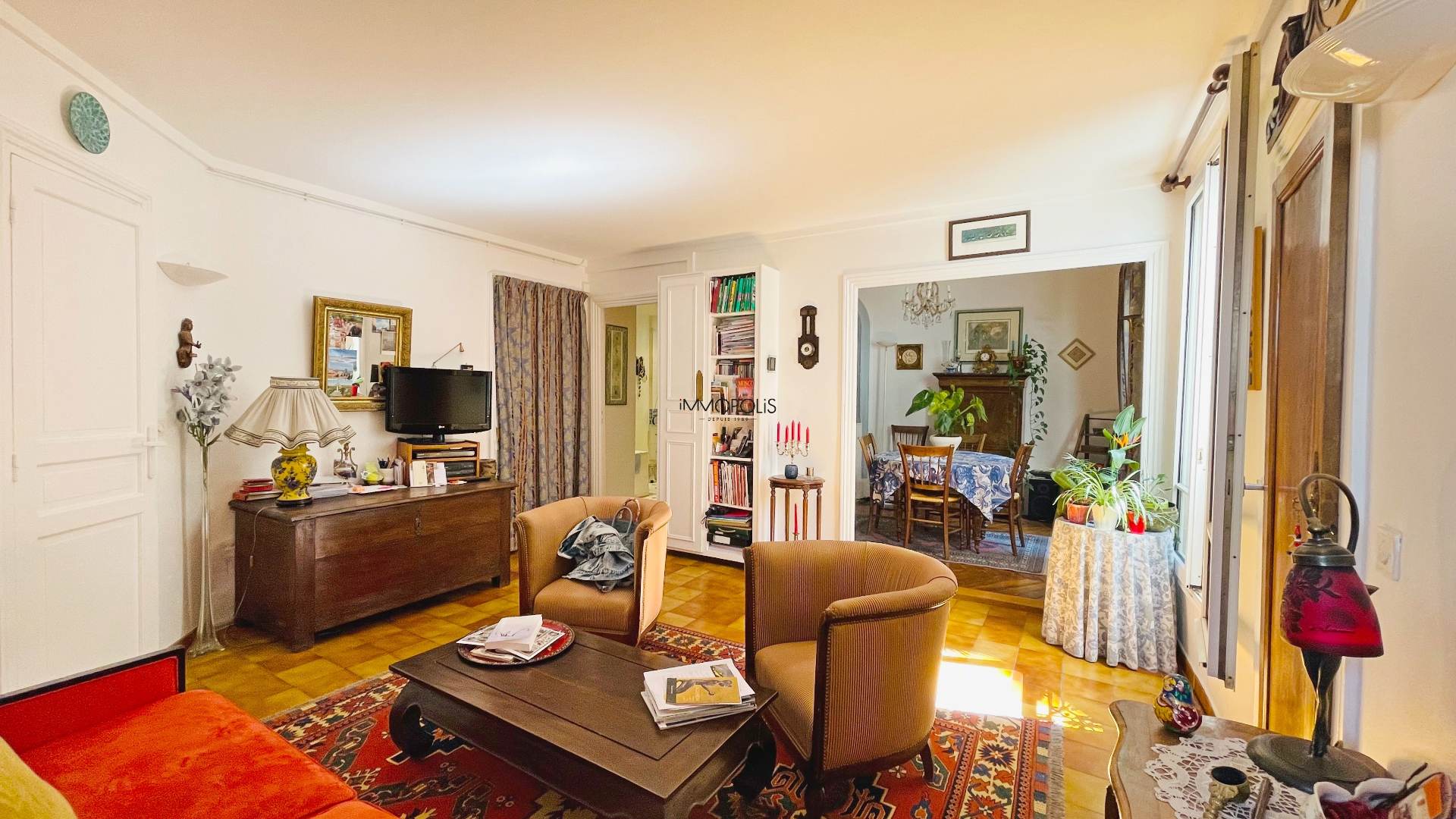 Rare in Montmartre: beautiful 4 rooms, in the 3rd floor with elevator in a beautiful building in size stones! 1