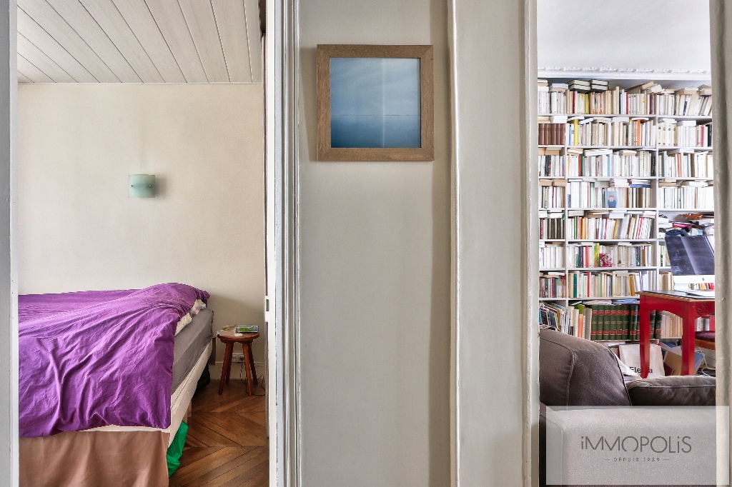 Beautiful 2 rooms with a perfect plan located in abbesses in Montmartre! 13