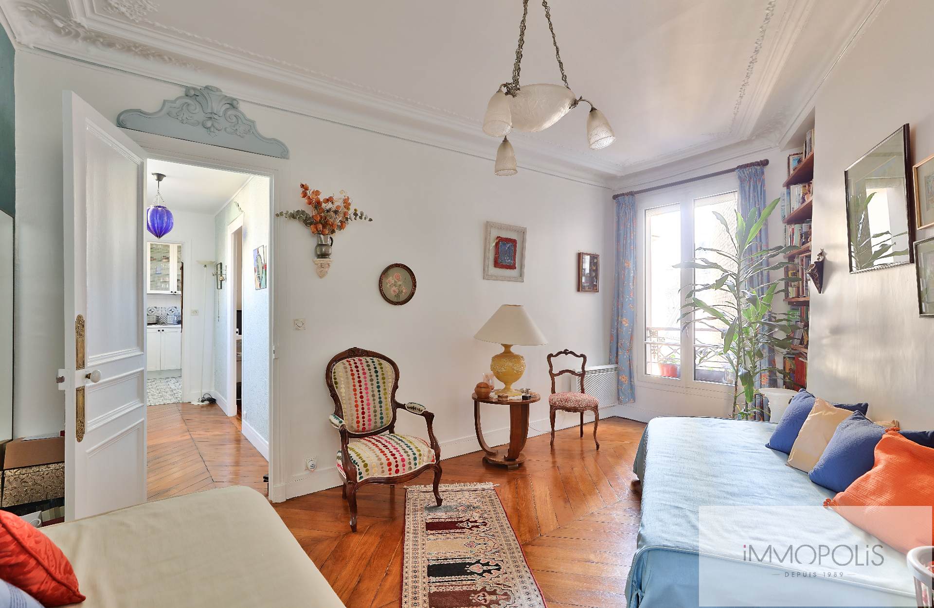 Rare in Montmartre: beautiful 4 rooms, in the 3rd floor with elevator in a beautiful building in size stones! 7