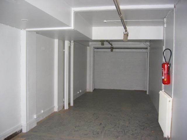 LOCAL COMMERCIAL RUE BACHELET 50M² 2