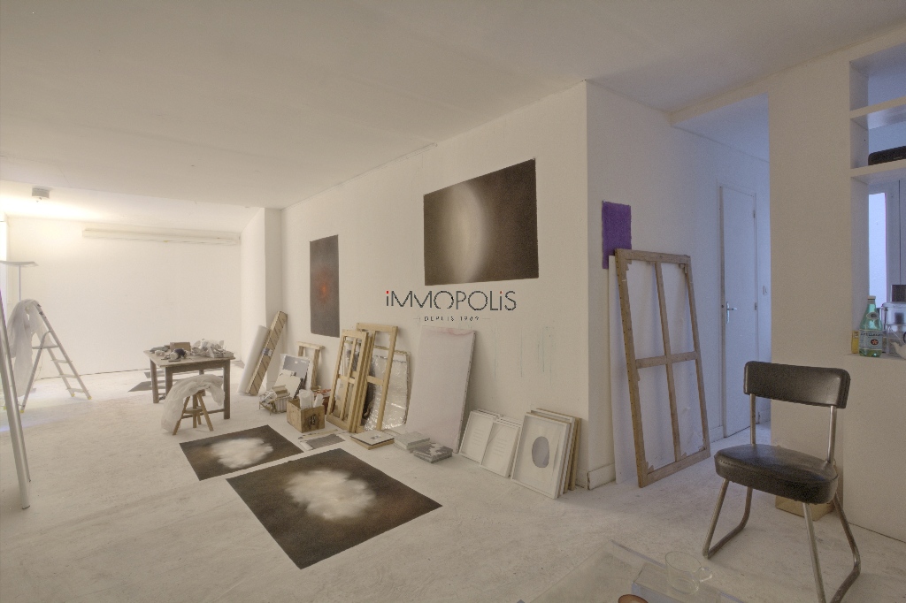 Insonorized / Open workshop – Space of 44.18 m² very well placed in Montmartre! 1