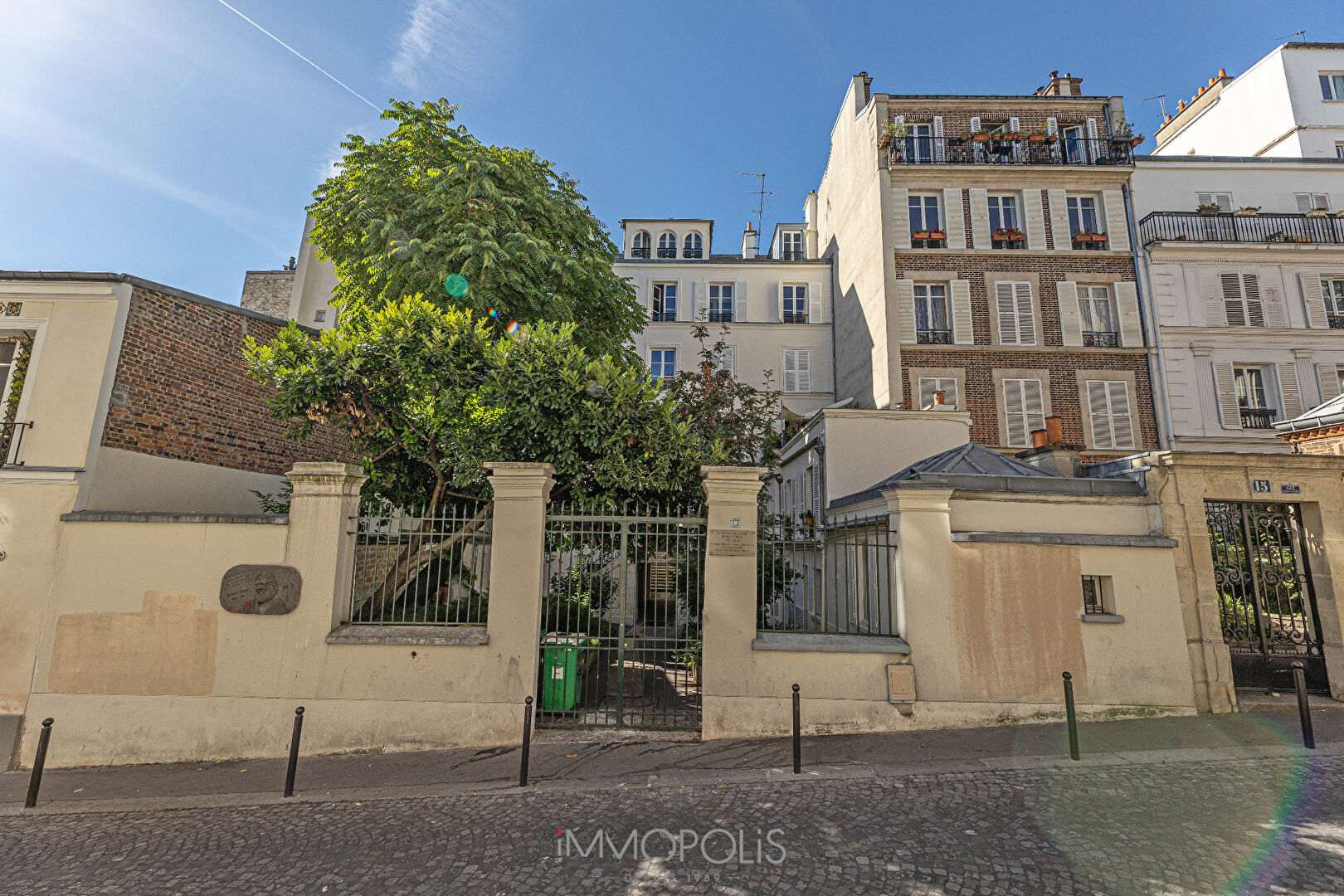 Beau 3 pièces sans vis à vis à Montmartre de 60,65 M² 1