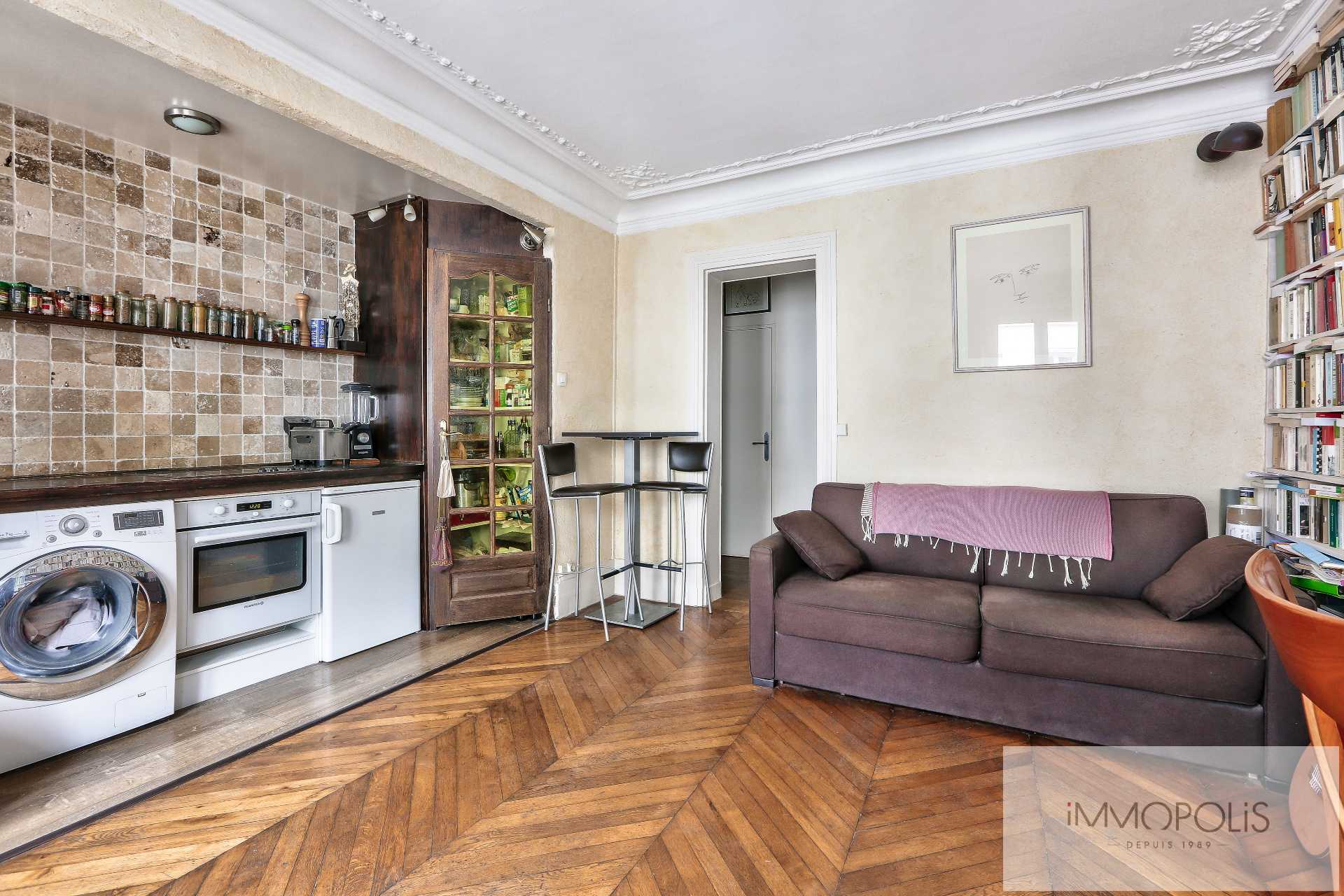 Beautiful 2 rooms with a perfect plan located in abbesses in Montmartre! 17