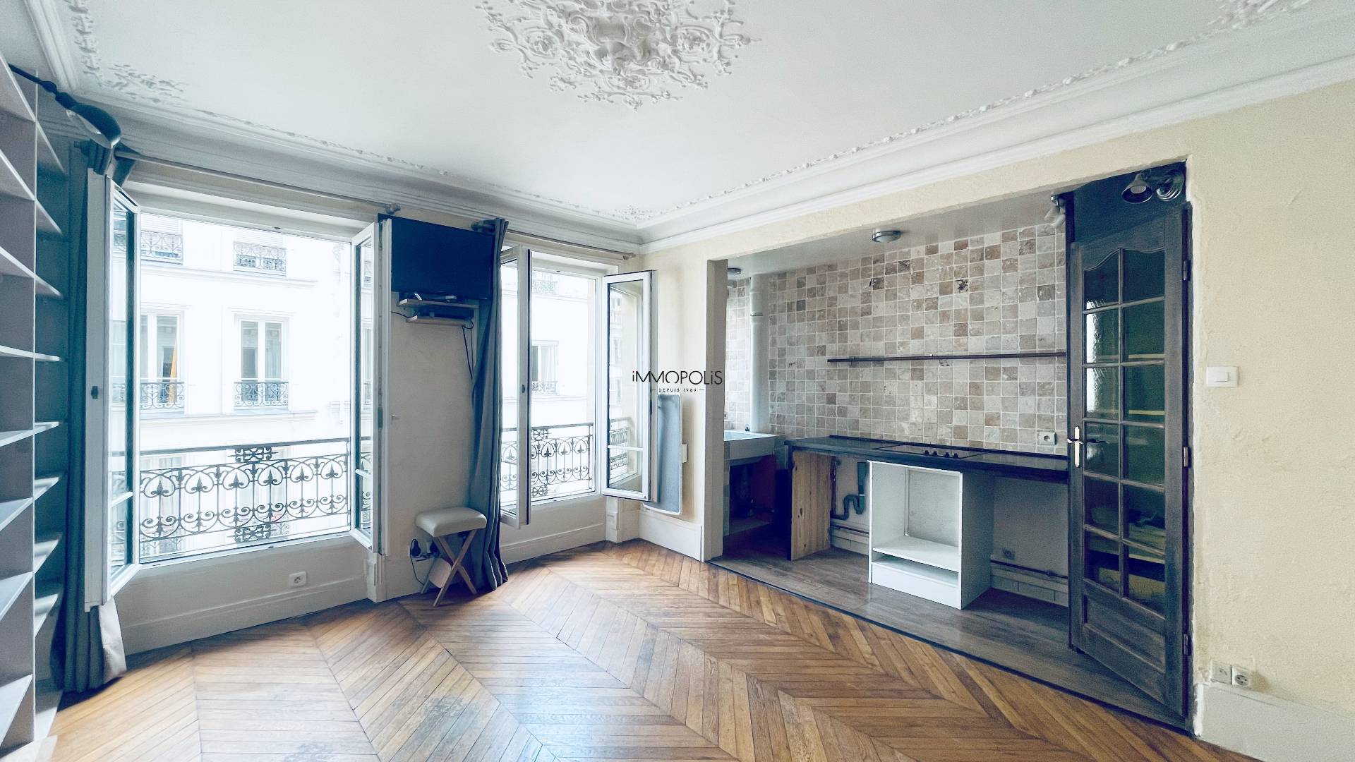 Beautiful 2 rooms with a perfect plan located in abbesses in Montmartre! 2