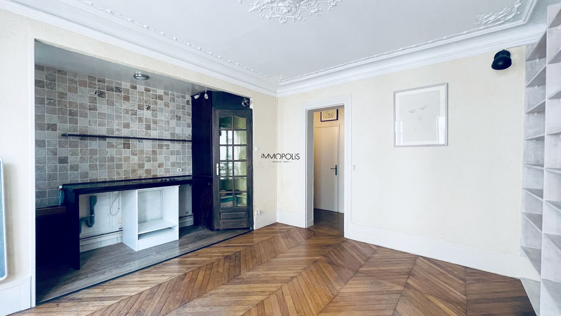 Beautiful 2 rooms with a perfect plan located in abbesses in Montmartre! 4