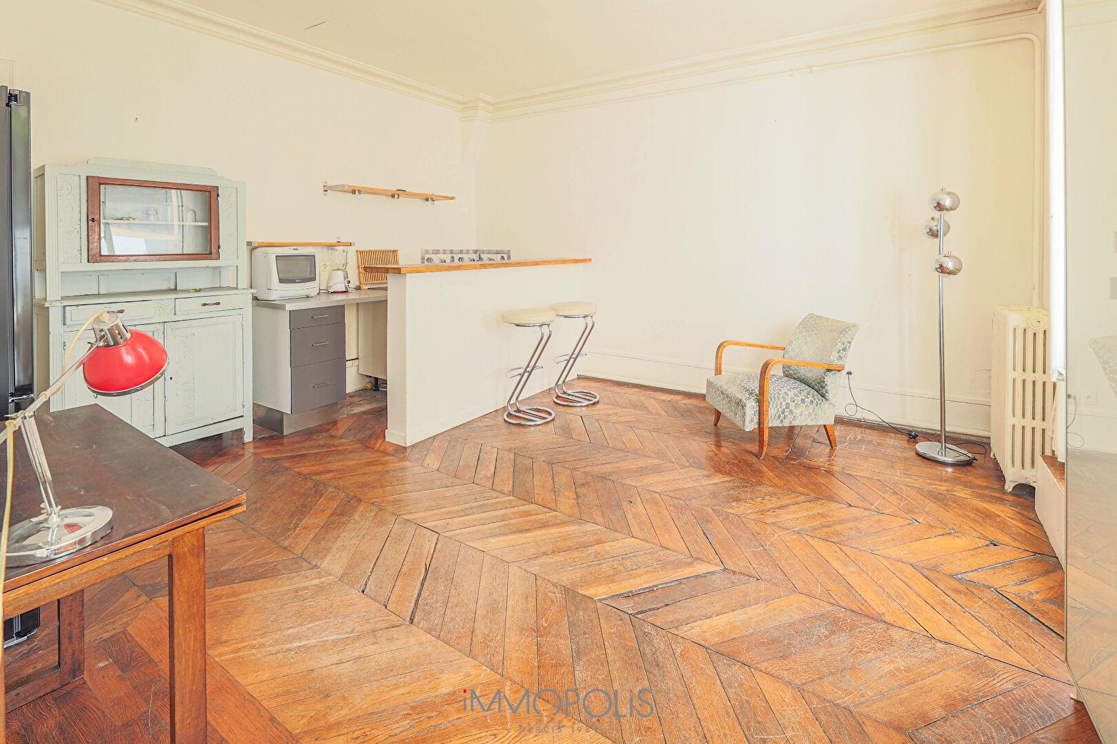 Beautiful 3 rooms not overlooked in Montmartre of 60.65 m² 3