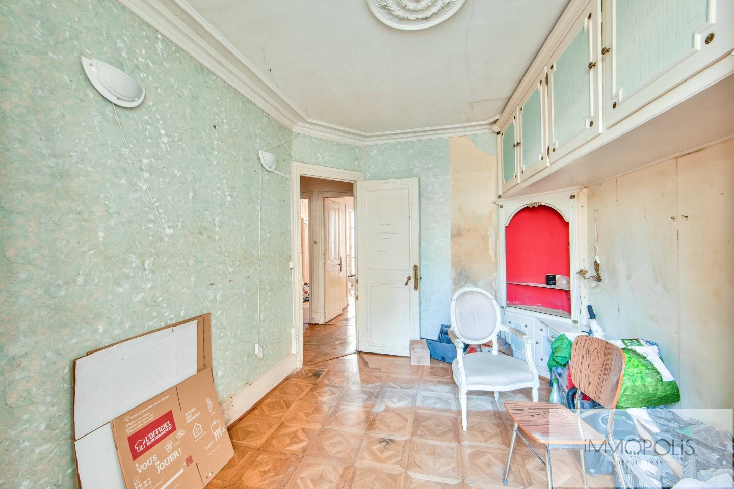 Apartment to be renovated in the heart of the abbesses. 10