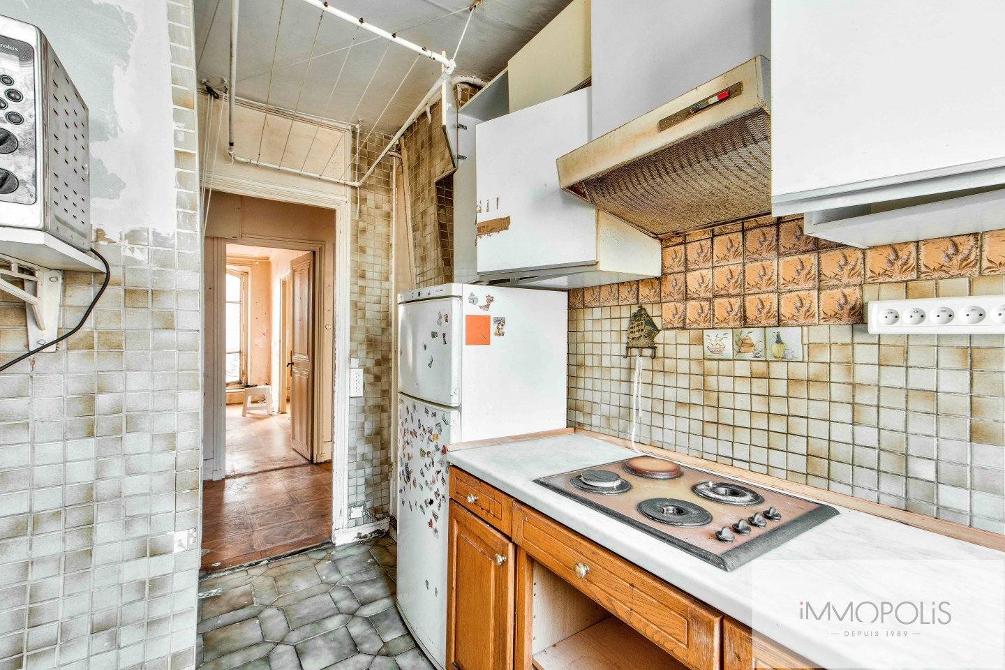 Apartment to be renovated in the heart of the abbesses. 12