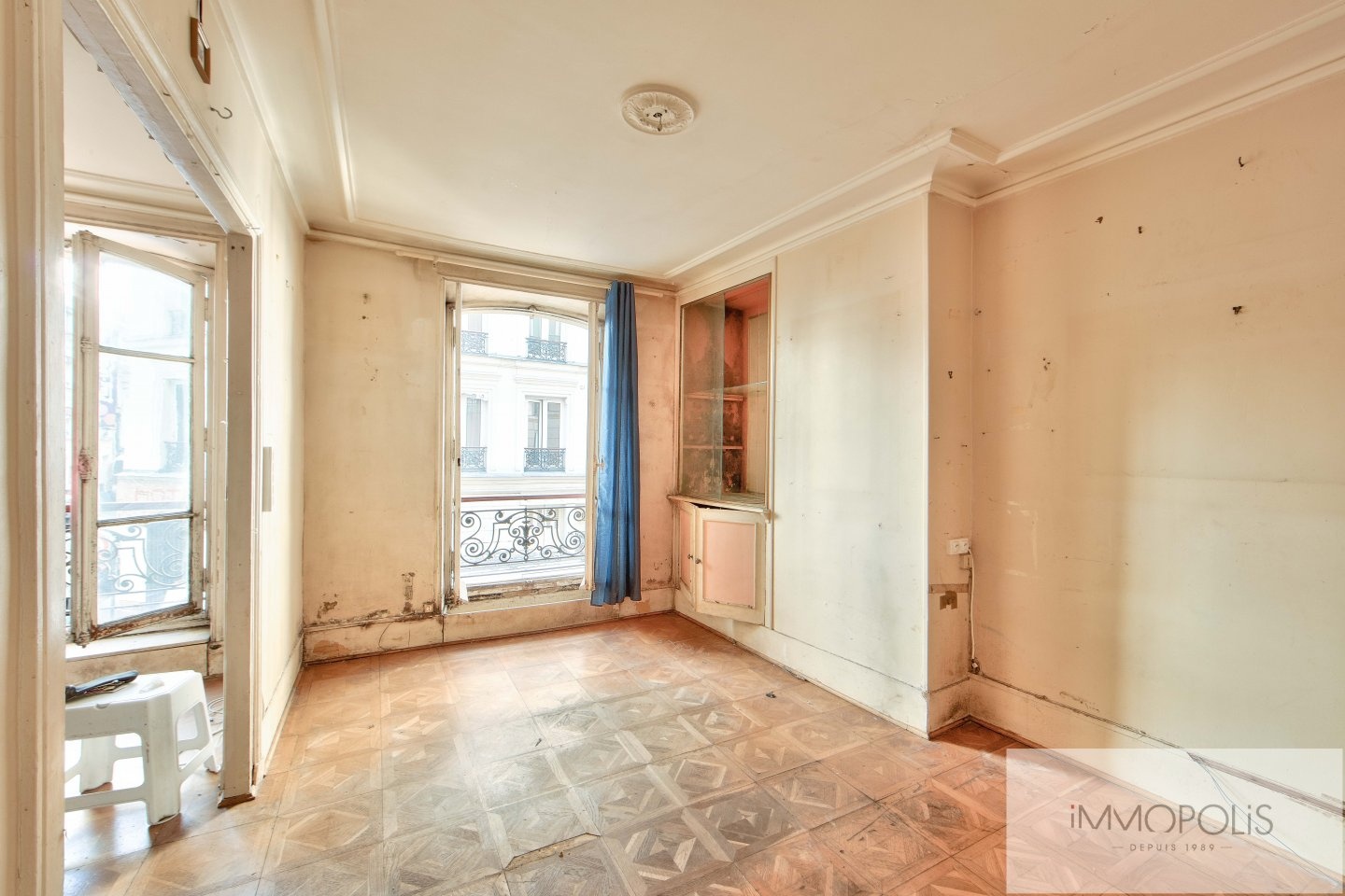 Apartment to be renovated in the heart of the abbesses. 7