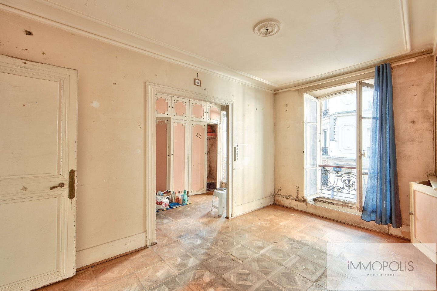 Apartment to be renovated in the heart of the abbesses. 8