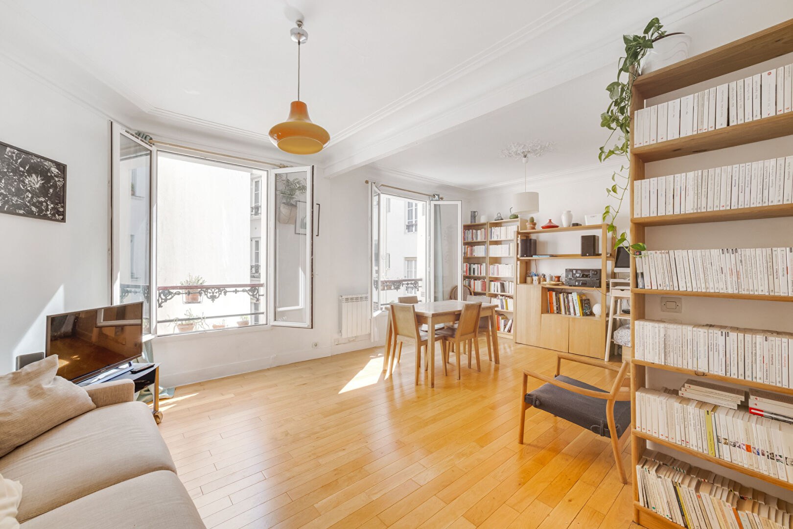 Paris 18th apartment – 3 room (s) 55 m2 1