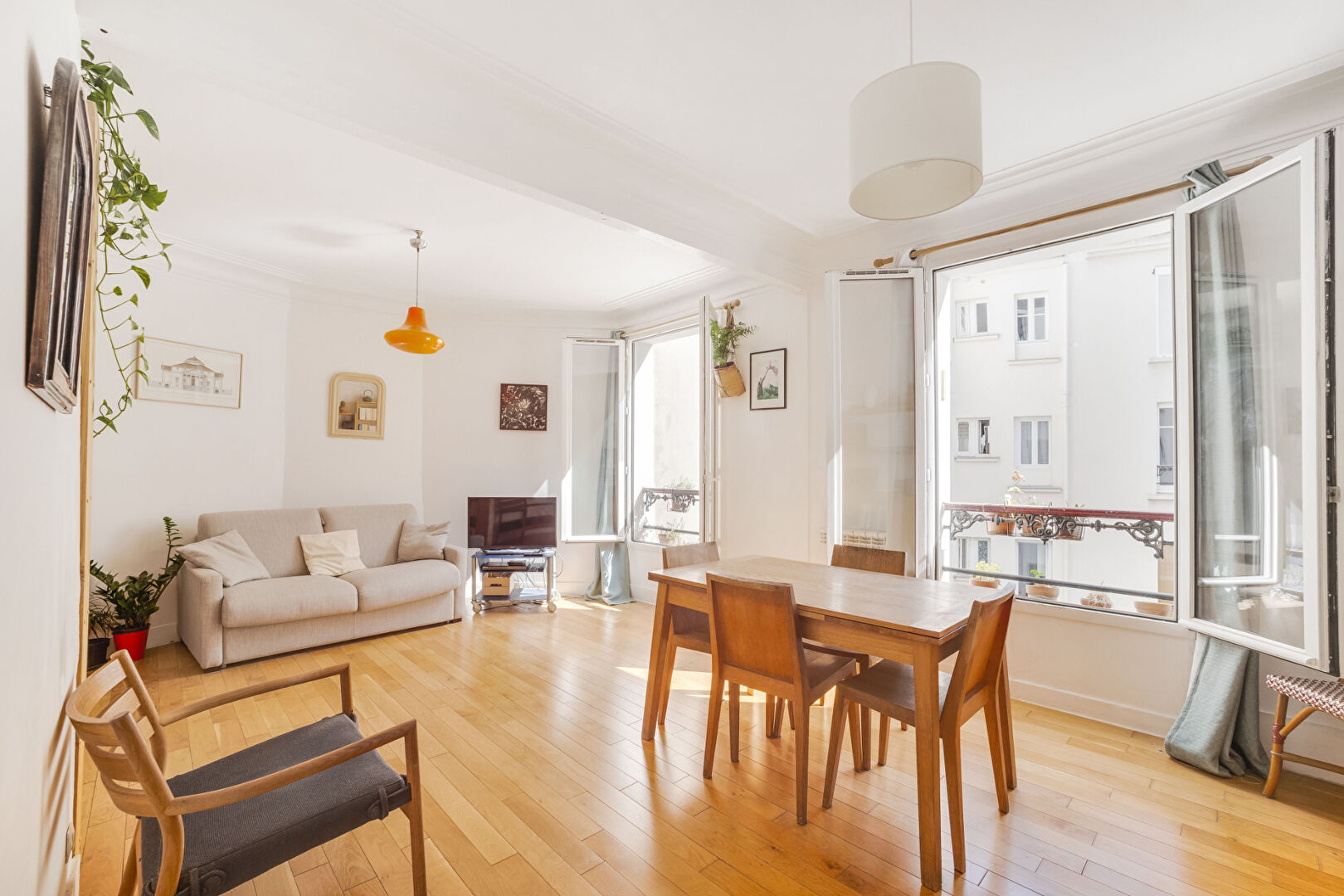 Paris 18th apartment – 3 room (s) 55 m2 2
