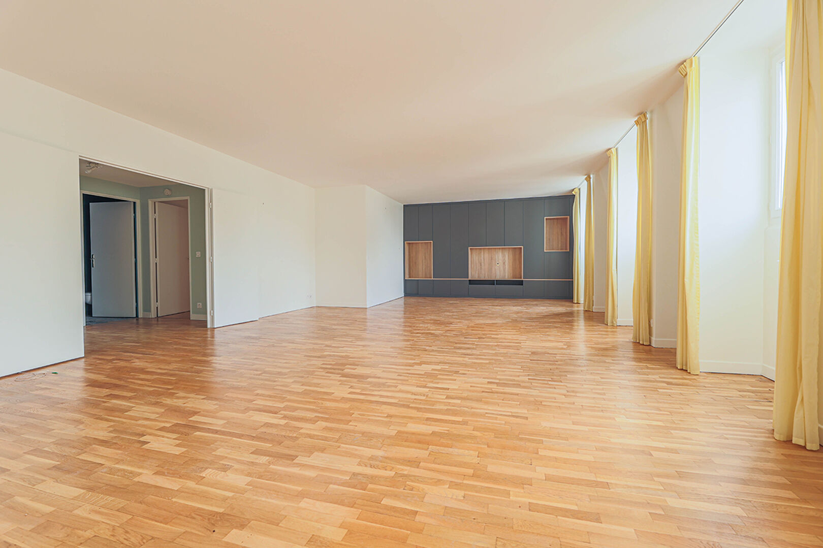 Paris apartment 4 room(s) 142 m2 2