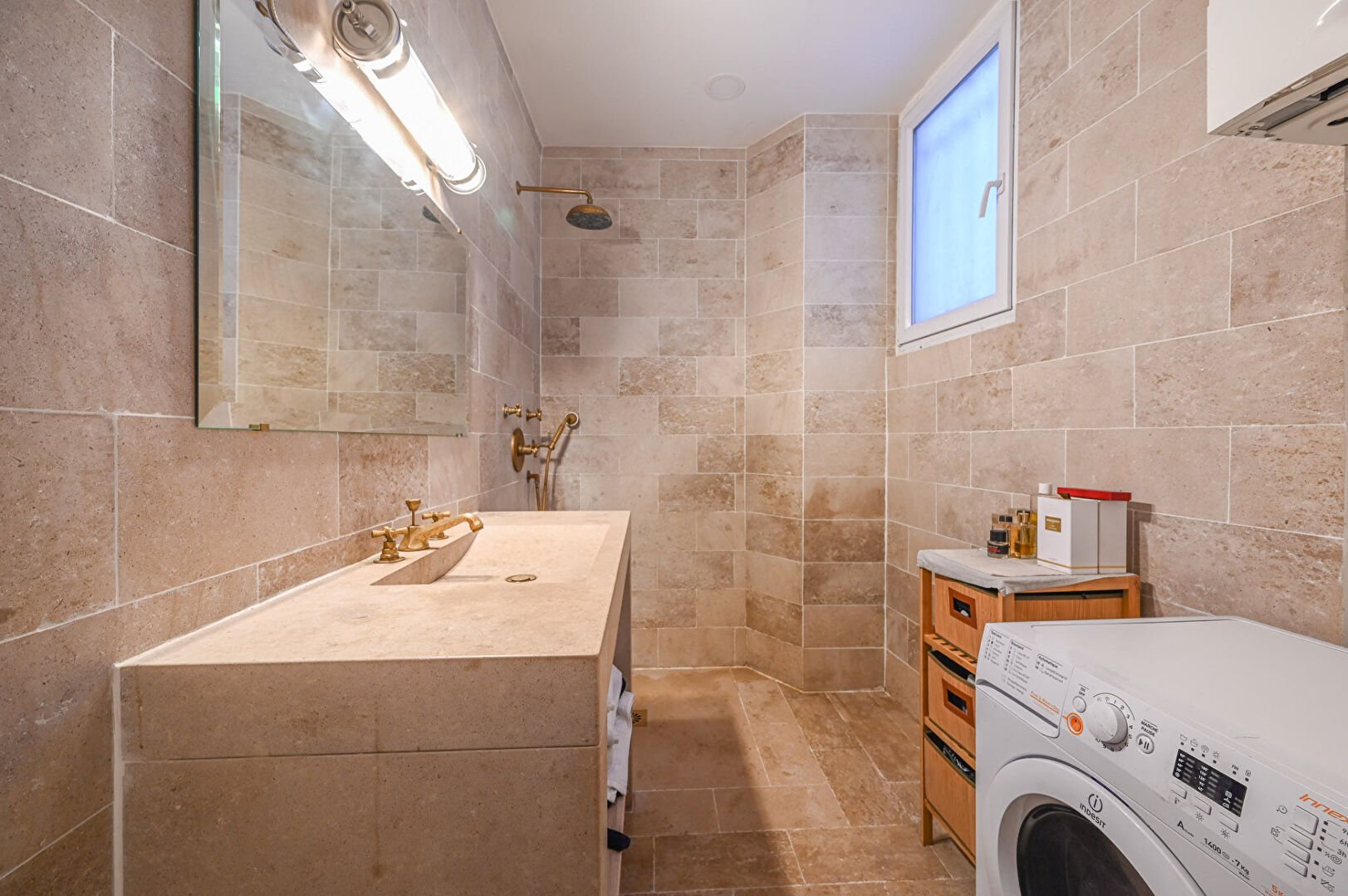 Beautiful two rooms of 45 m² refurbished! 9