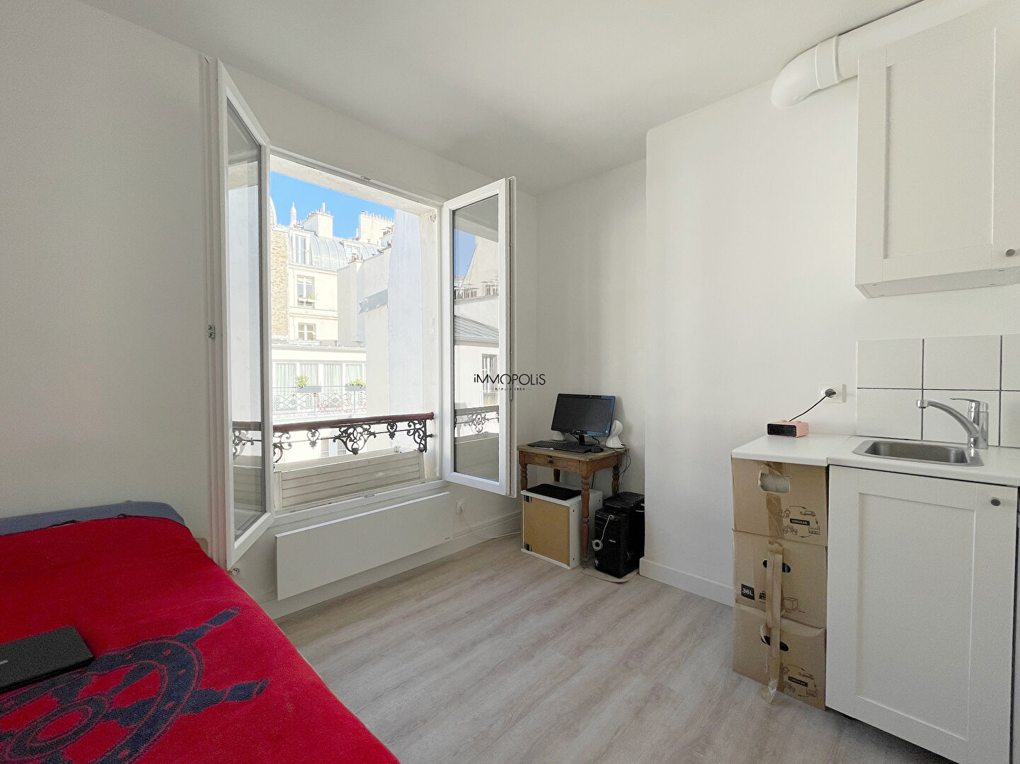 Studio in Montmartre, in perfect condition with pleasant view! 1