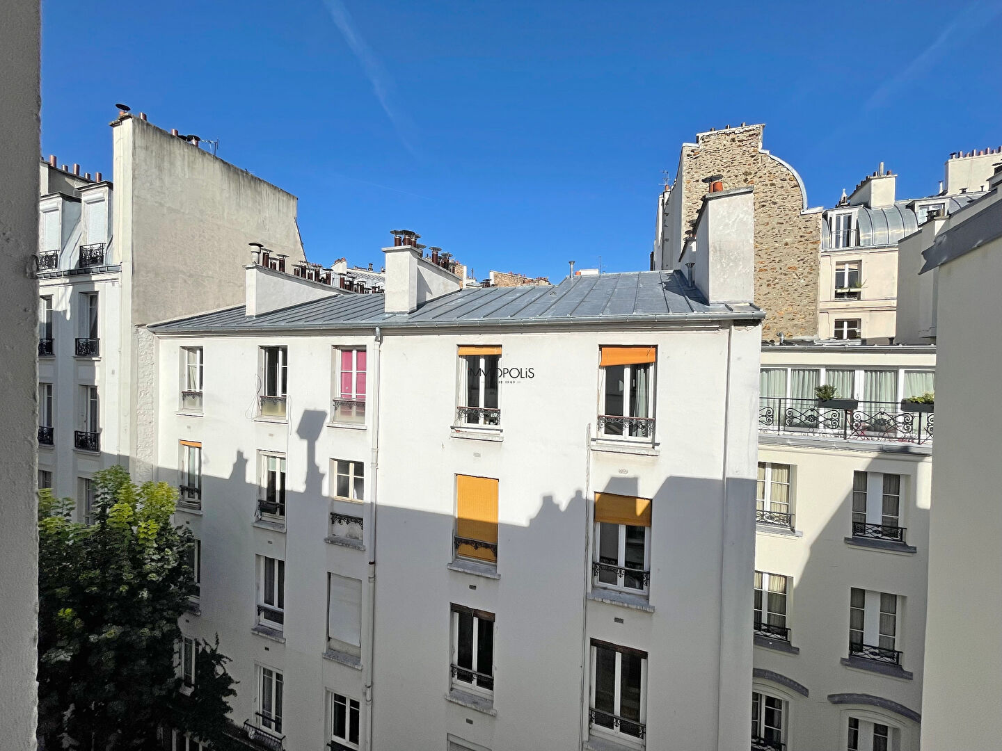 Studio in Montmartre, in perfect condition with pleasant view! 2