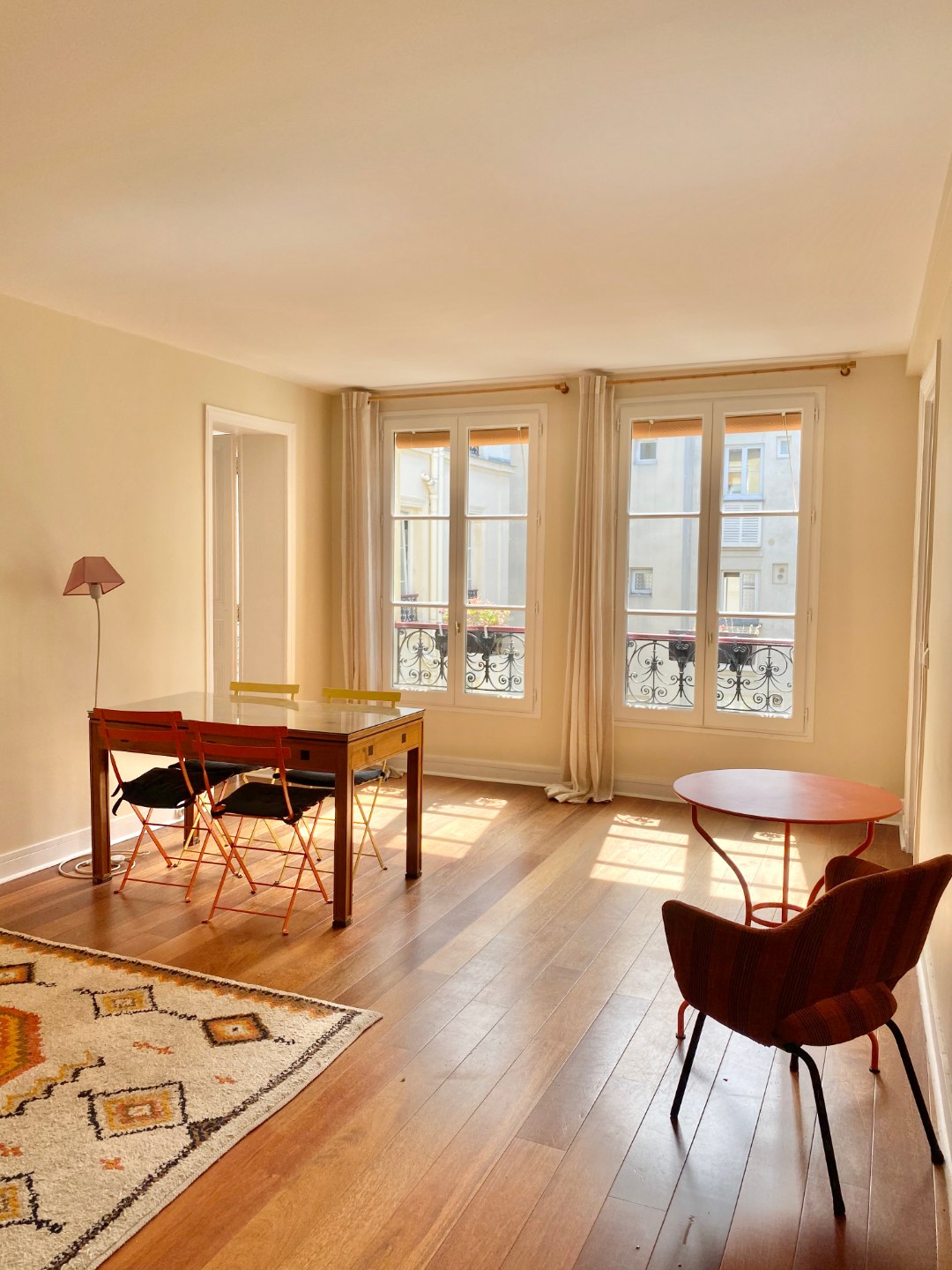 Abbesses / rue Germain Pilon Beau 3 rooms very light and quiet in excellent condition! 2