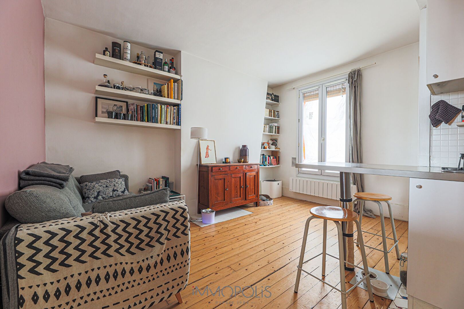 Beautiful 2 rooms located in a highly sought -after sector in Montmartre! 1