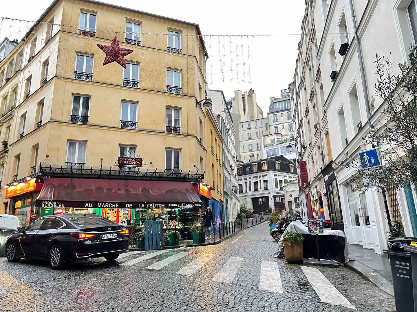 Studio plein de charme avec poutres apparentes au coeur du quartier très recherché de Montmartre ! 1