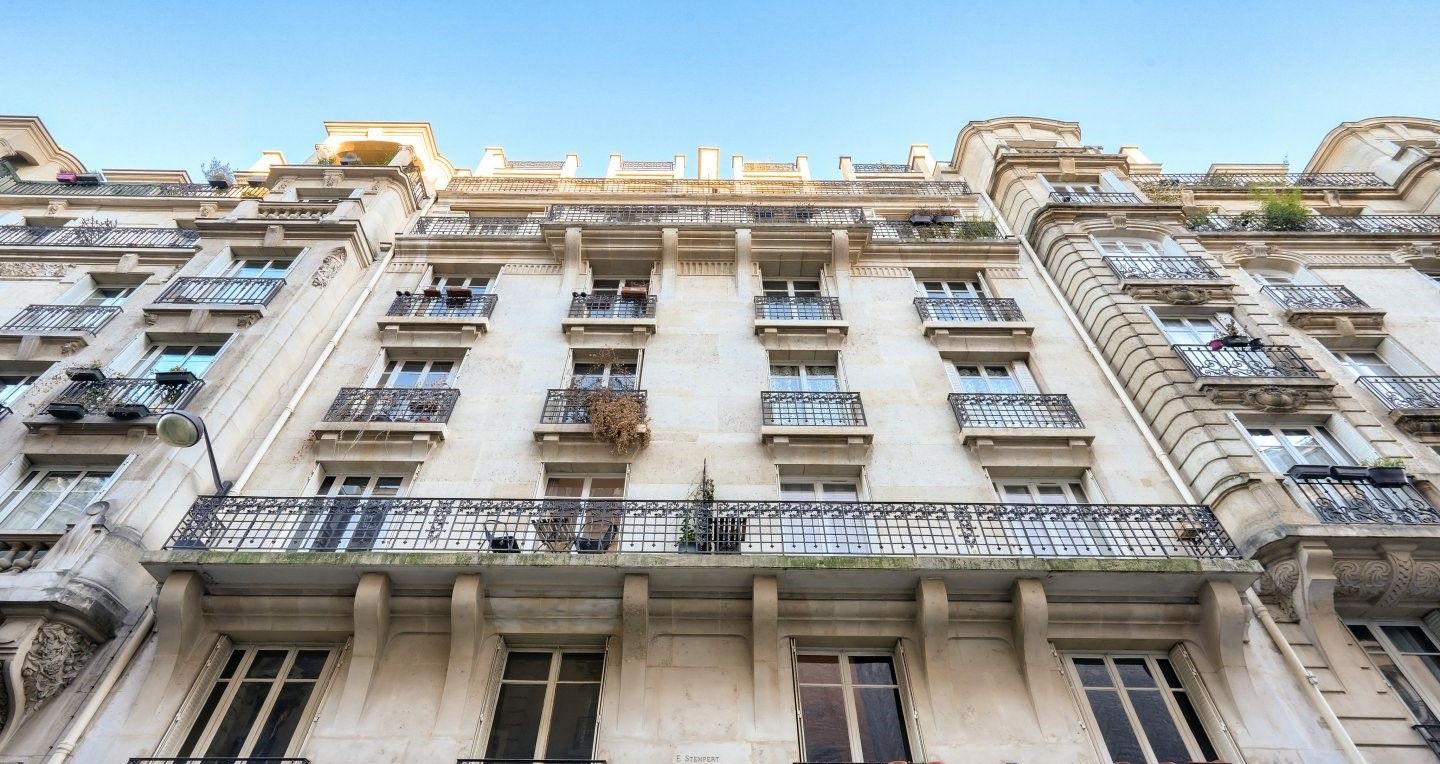 Charming studio with terraces, rue Lapeyrère Paris 18e. 18