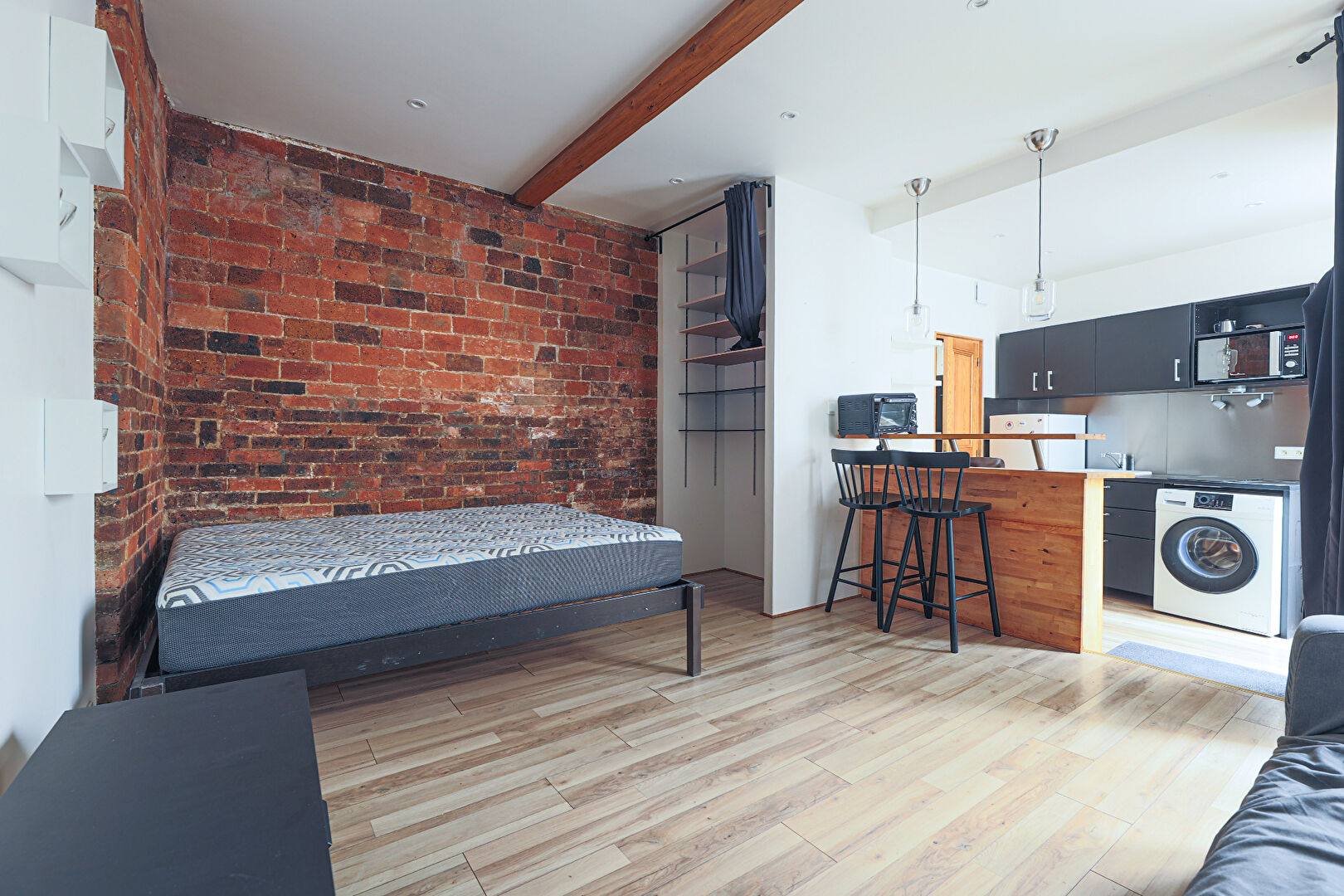Beautiful studio in perfect condition located in the heart of the Abbesses! 3