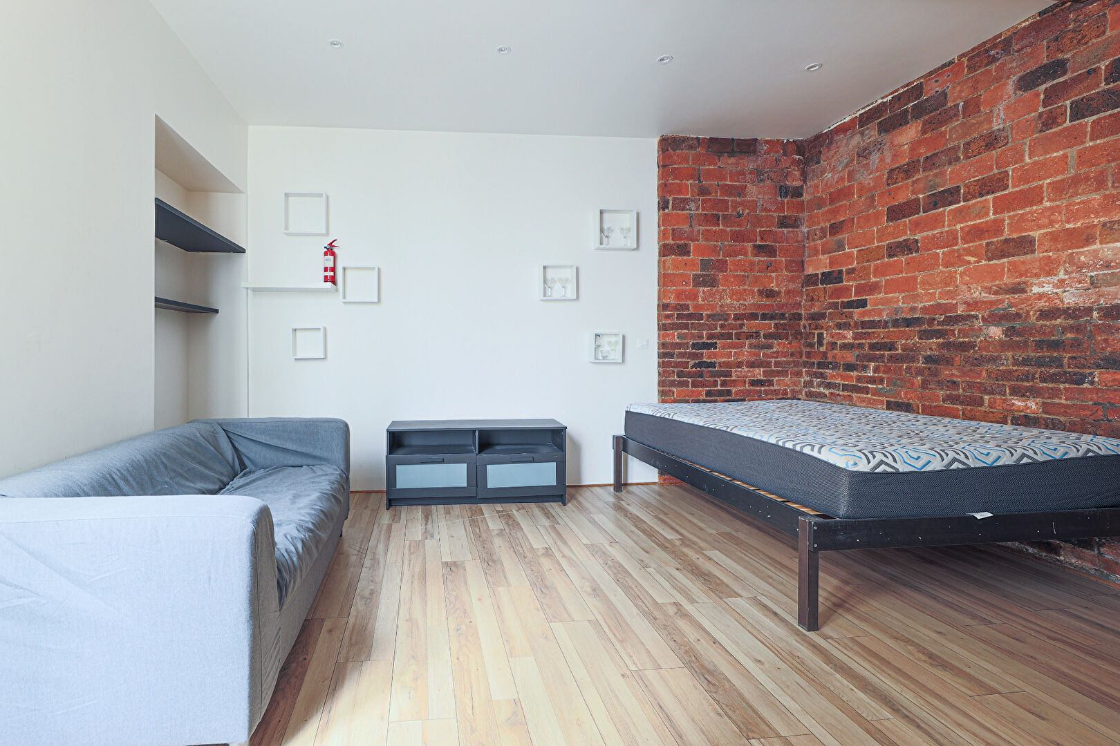 Beautiful studio in perfect condition located in the heart of the Abbesses! 4