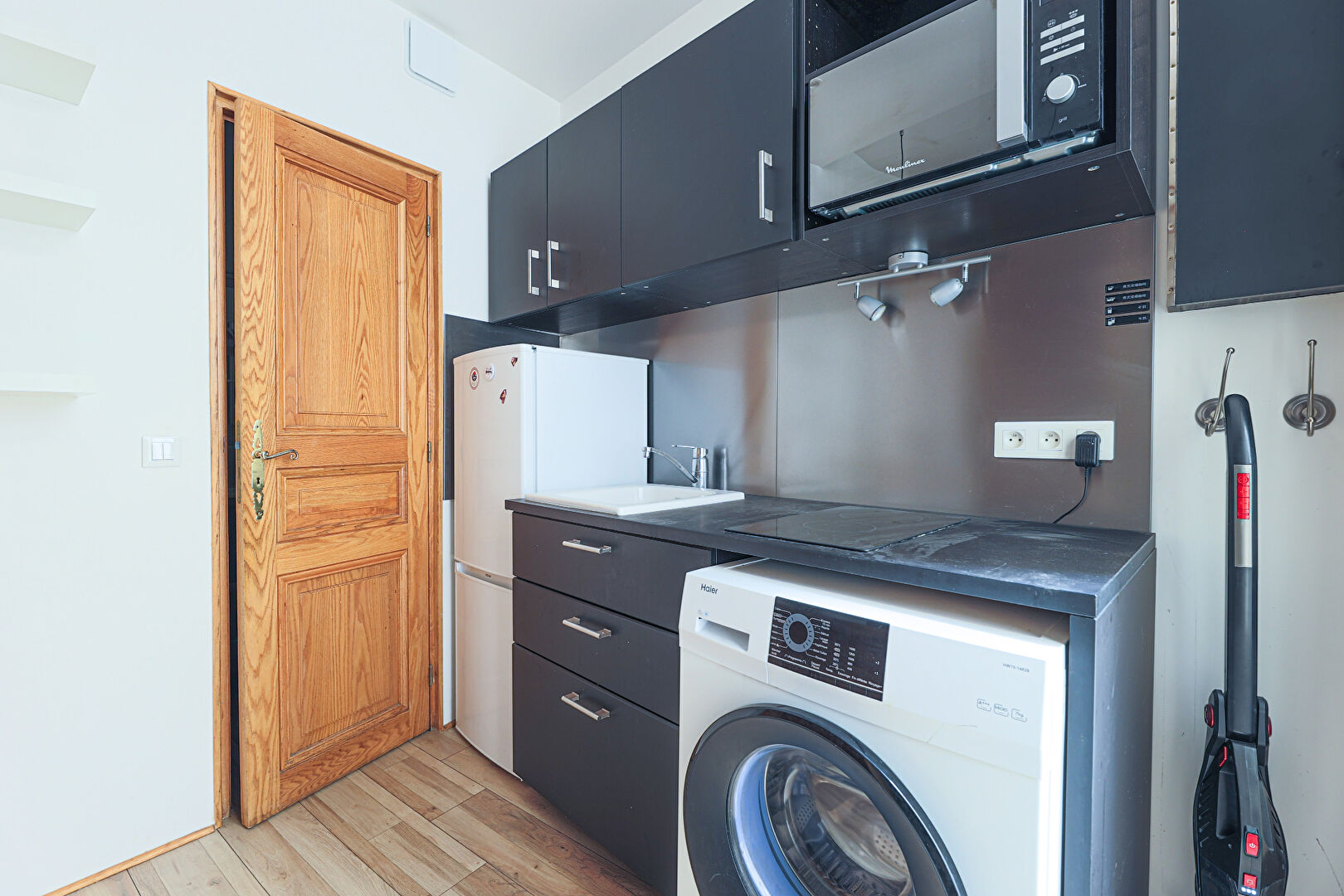 Beautiful studio in perfect condition located in the heart of the Abbesses! 6