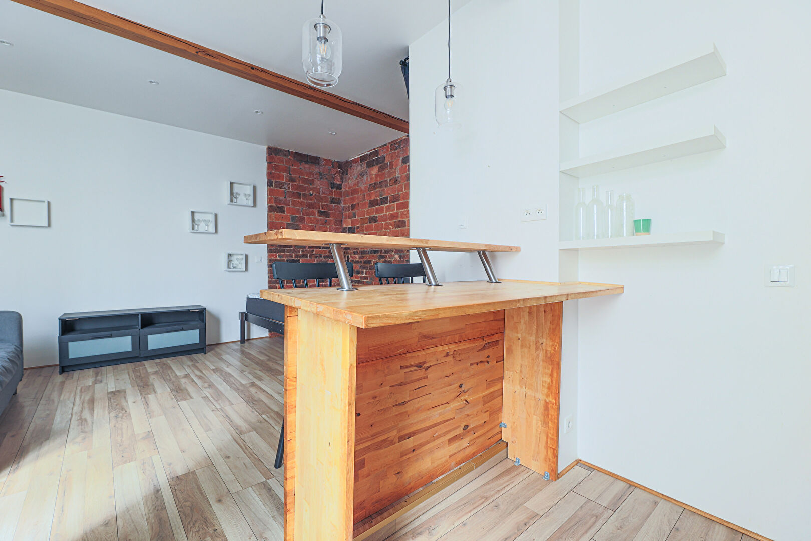Beautiful studio in perfect condition located in the heart of the Abbesses! 7