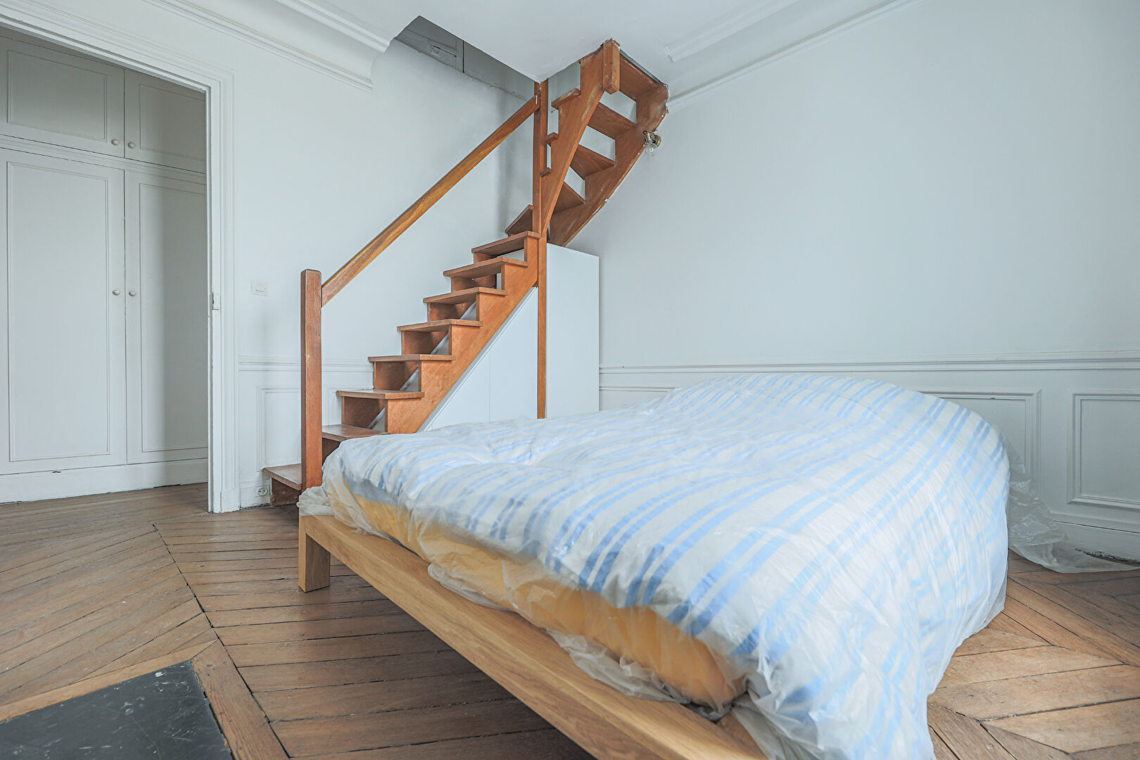 Paris 10th, 4 rooms Last Full Sky Floor, 12