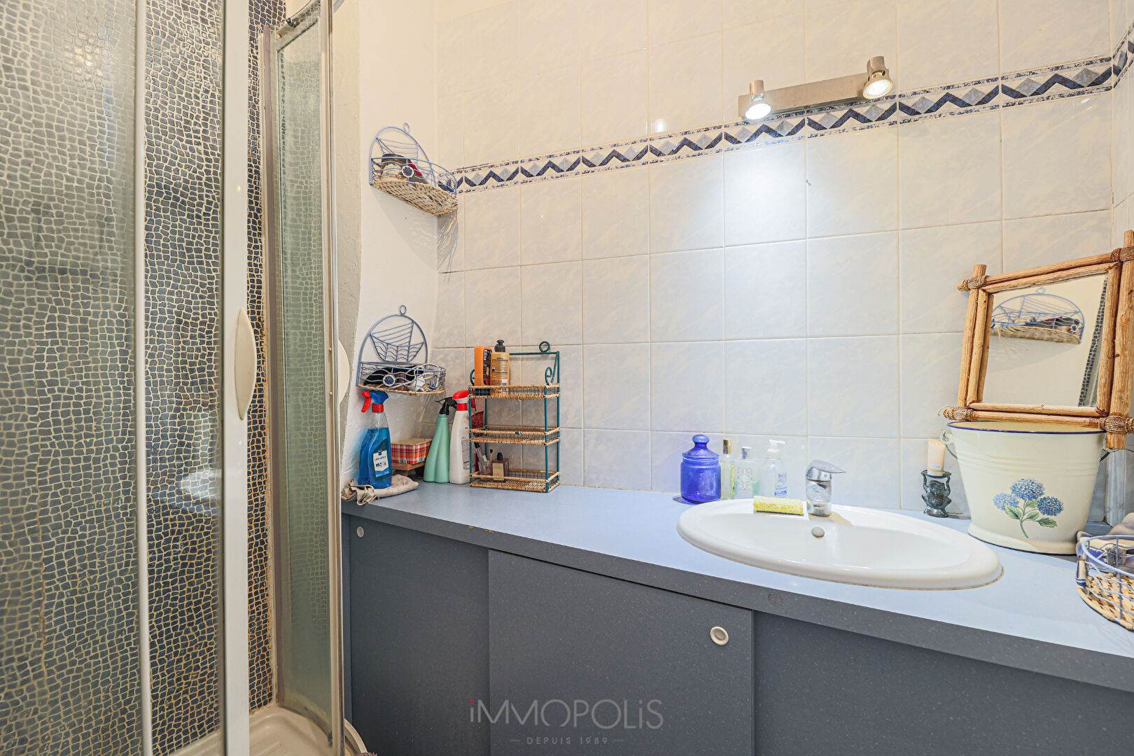 Duplex rue Lepic in the Abbesses. 13