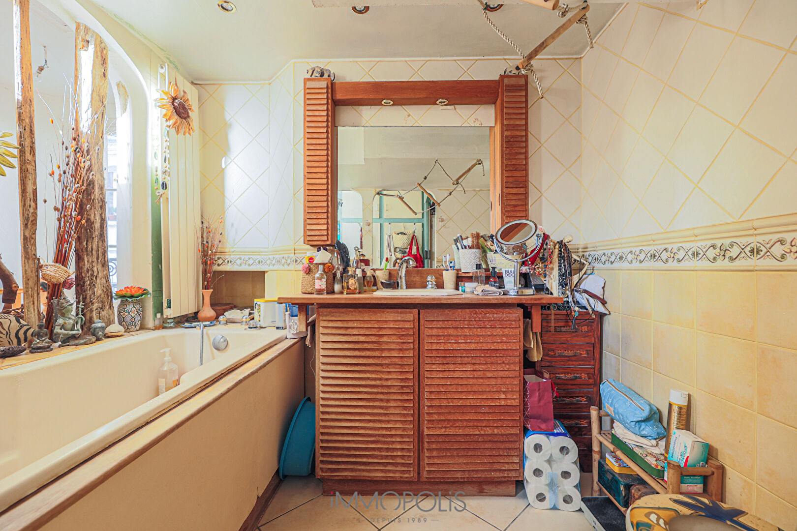 Duplex rue Lepic in the Abbesses. 15