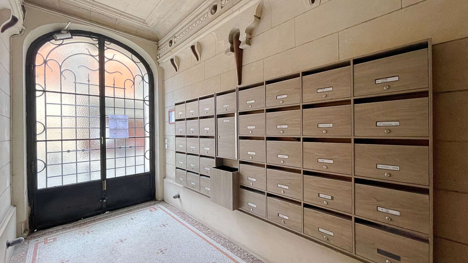 2 pièce(s) 44.53 m2 en RDC avec usage autre que habitation : idéal pour bureau, pour habitation ou pour cabinet médical 9