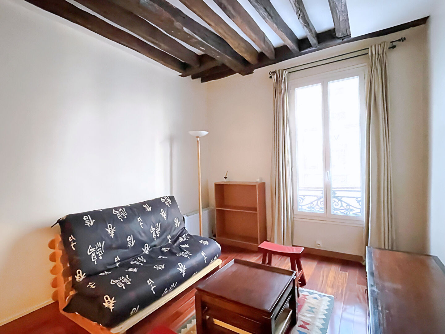 Studio full of charm with exposed beams in the heart of the highly sought -after district of Montmartre! 1