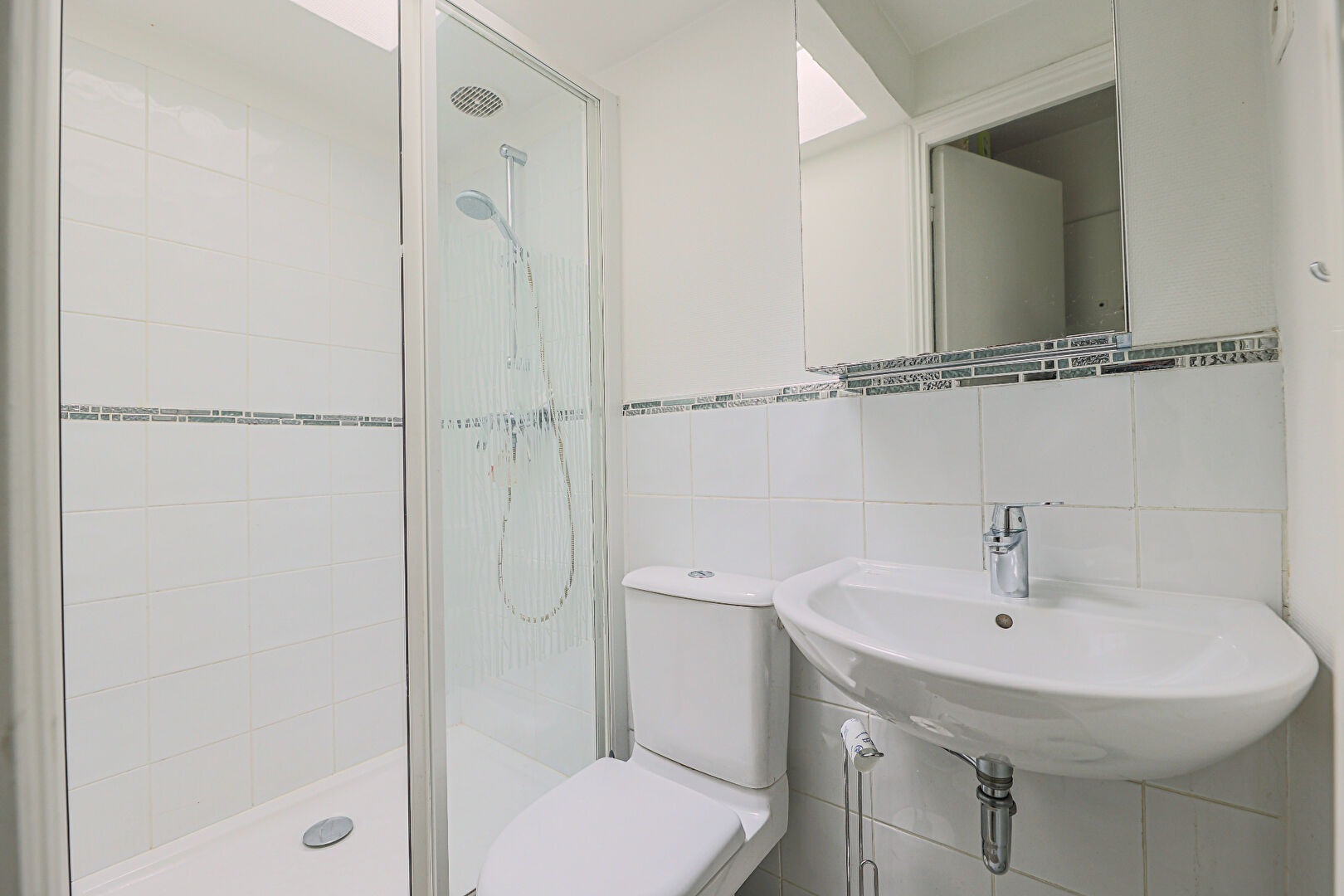 Exceptional: in the heart of the Marais, magnificent last floor studio with clear view: exceptional place to visit urgently! 8