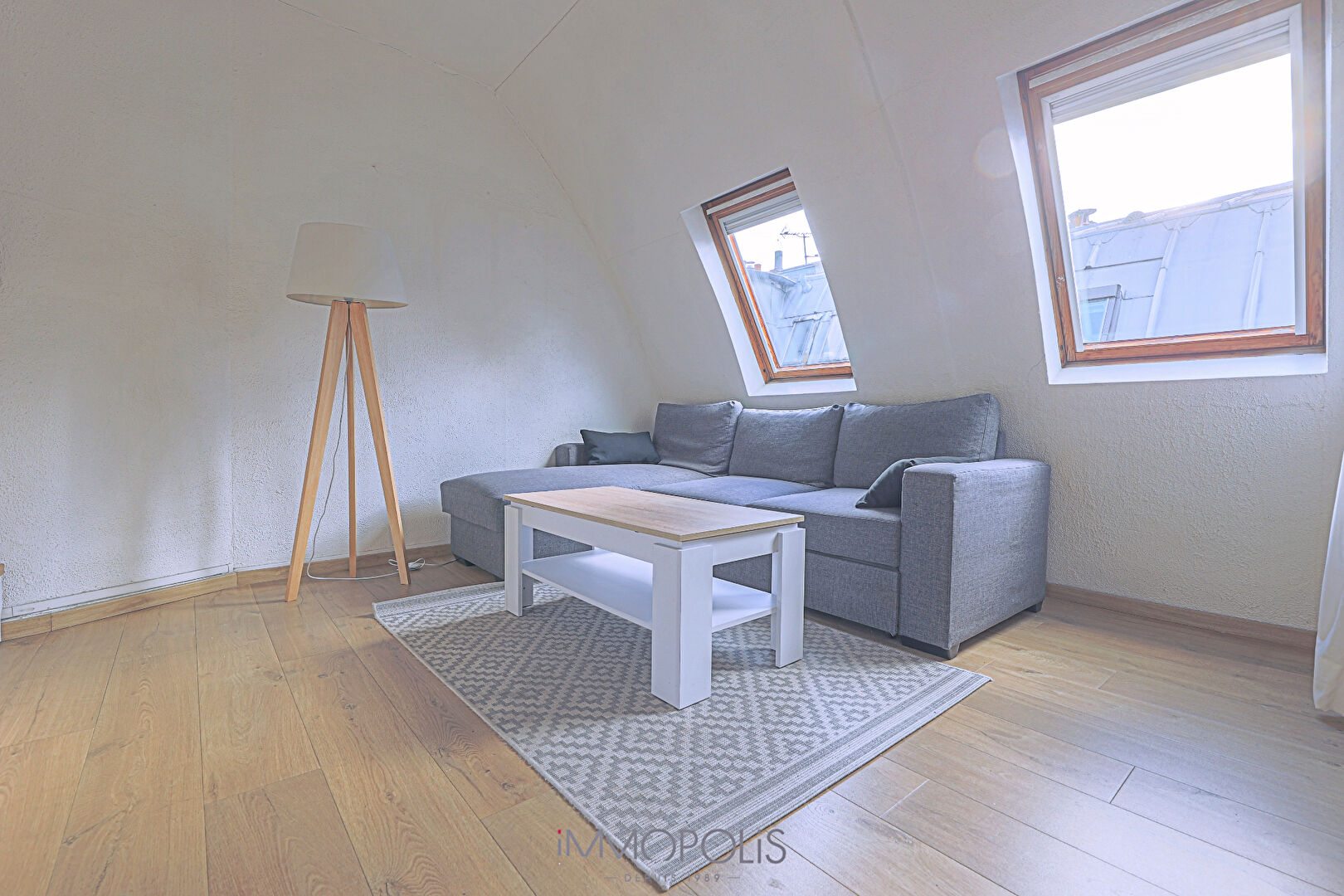 Abbesses, beautiful 2 rooms in the last floor, clear and calm 3