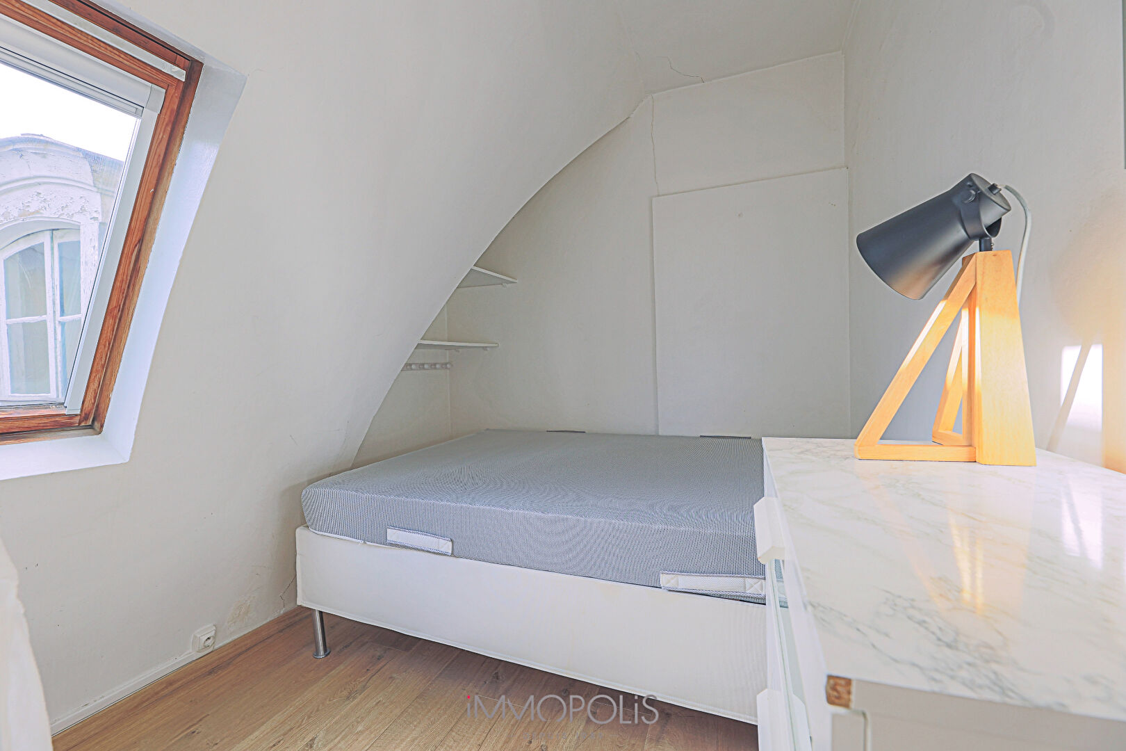 Abbesses, beautiful 2 rooms in the last floor, clear and calm 7