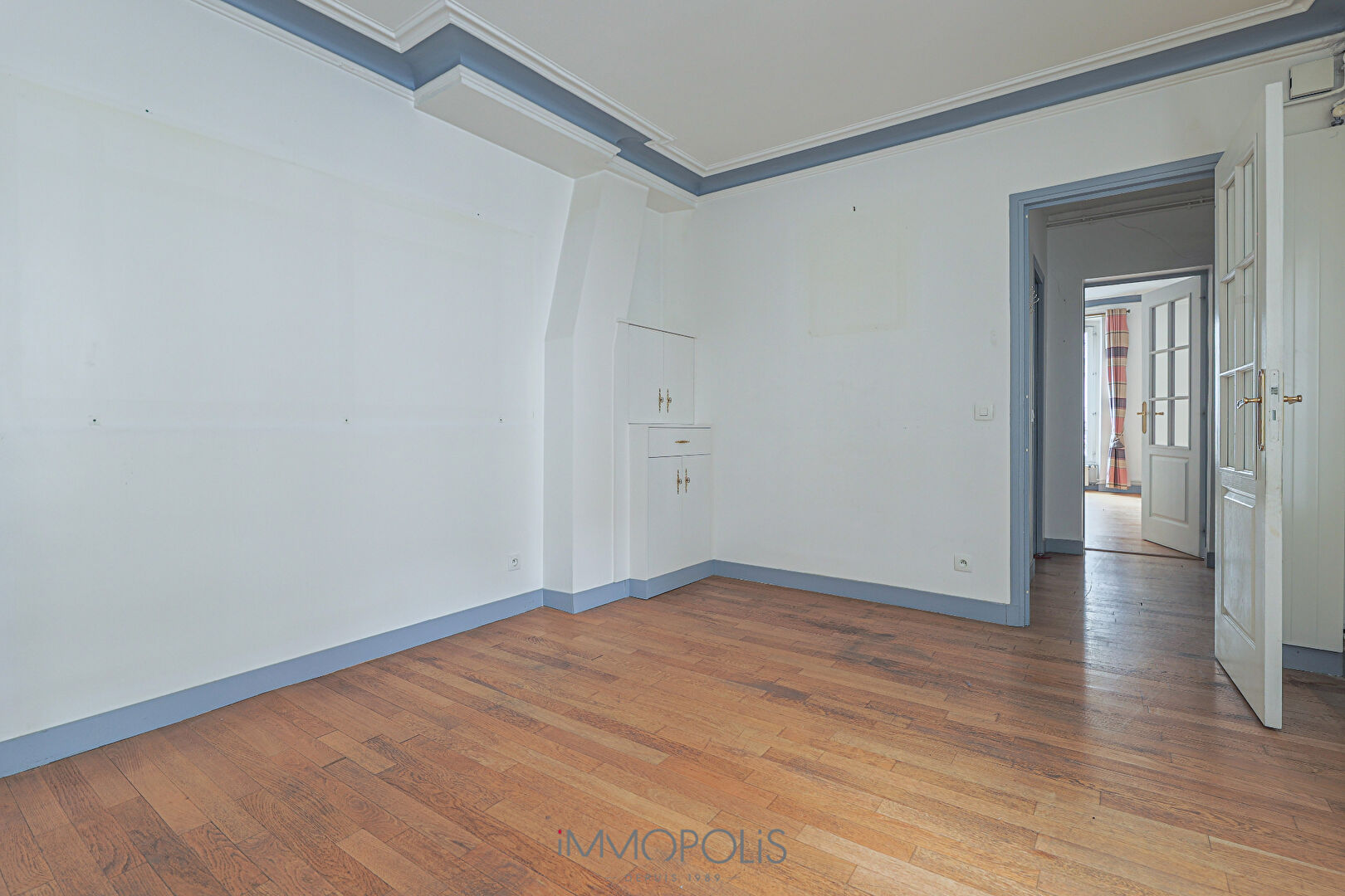 Beautiful 3 rooms at the compact plan in Montmartre, rue Ravignan 3