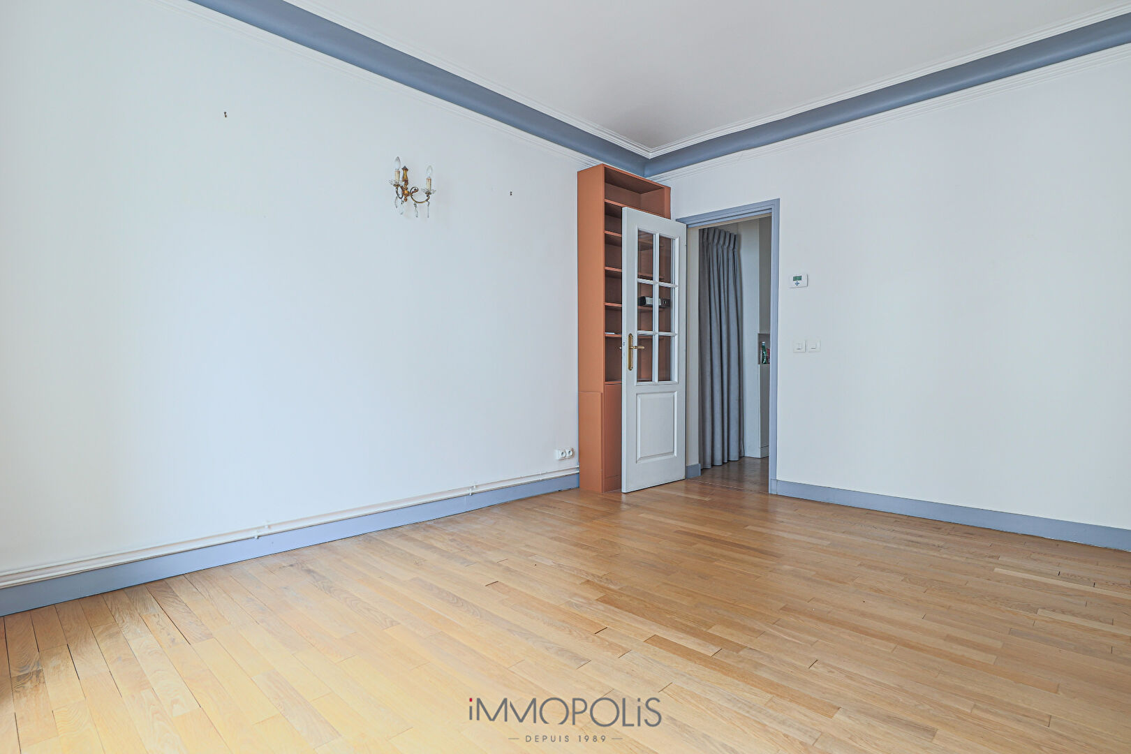 Beautiful 3 rooms at the compact plan in Montmartre, rue Ravignan 6
