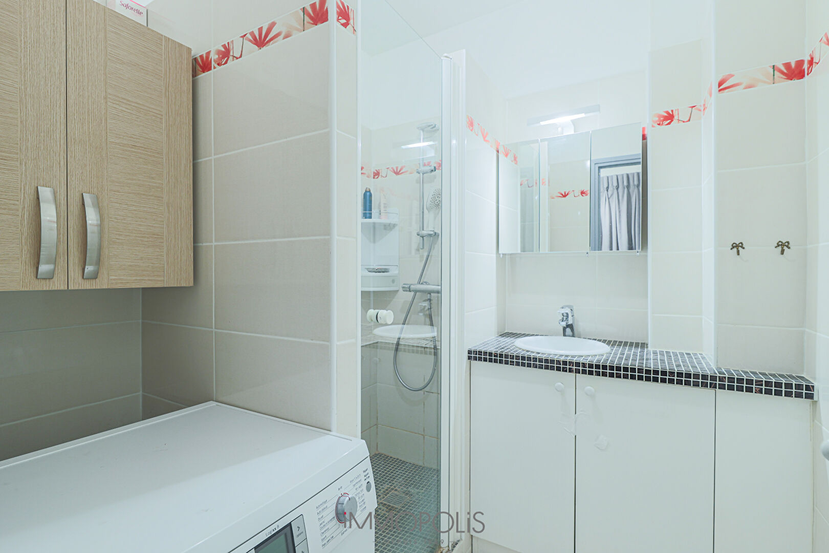 Beautiful 3 rooms at the compact plan in Montmartre, rue Ravignan 7